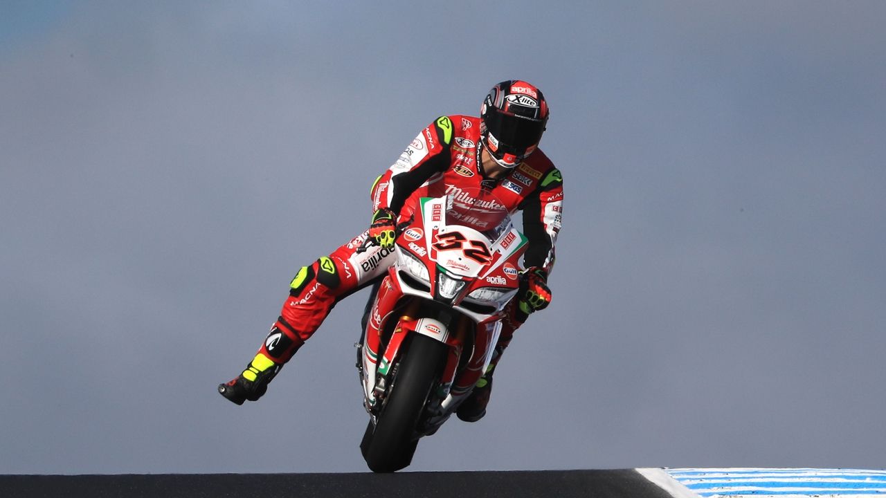 WSBK 2018: Lorenzo Savadori lidera los libres de Australia ante Leon Camier