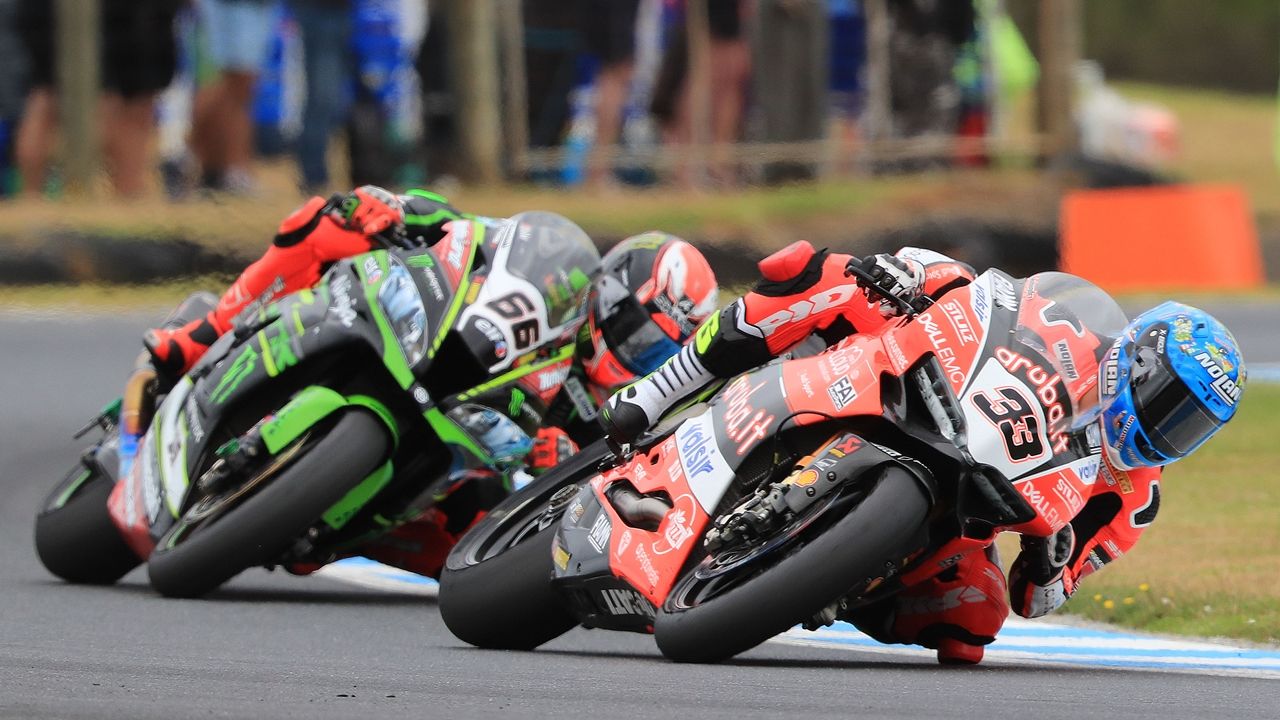 Tom Sykes y Marco Melandri igualan dos récords históricos de Troy Corser