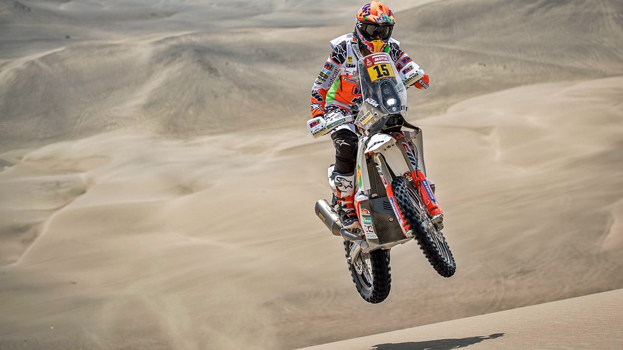 Laia Sanz renueva con KTM hasta 2020 con el Dakar como objetivo principal