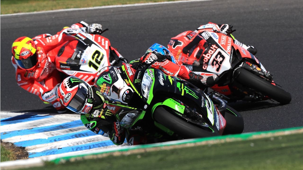 Jonathan Rea se operó un dedo y corrió lesionado en Australia