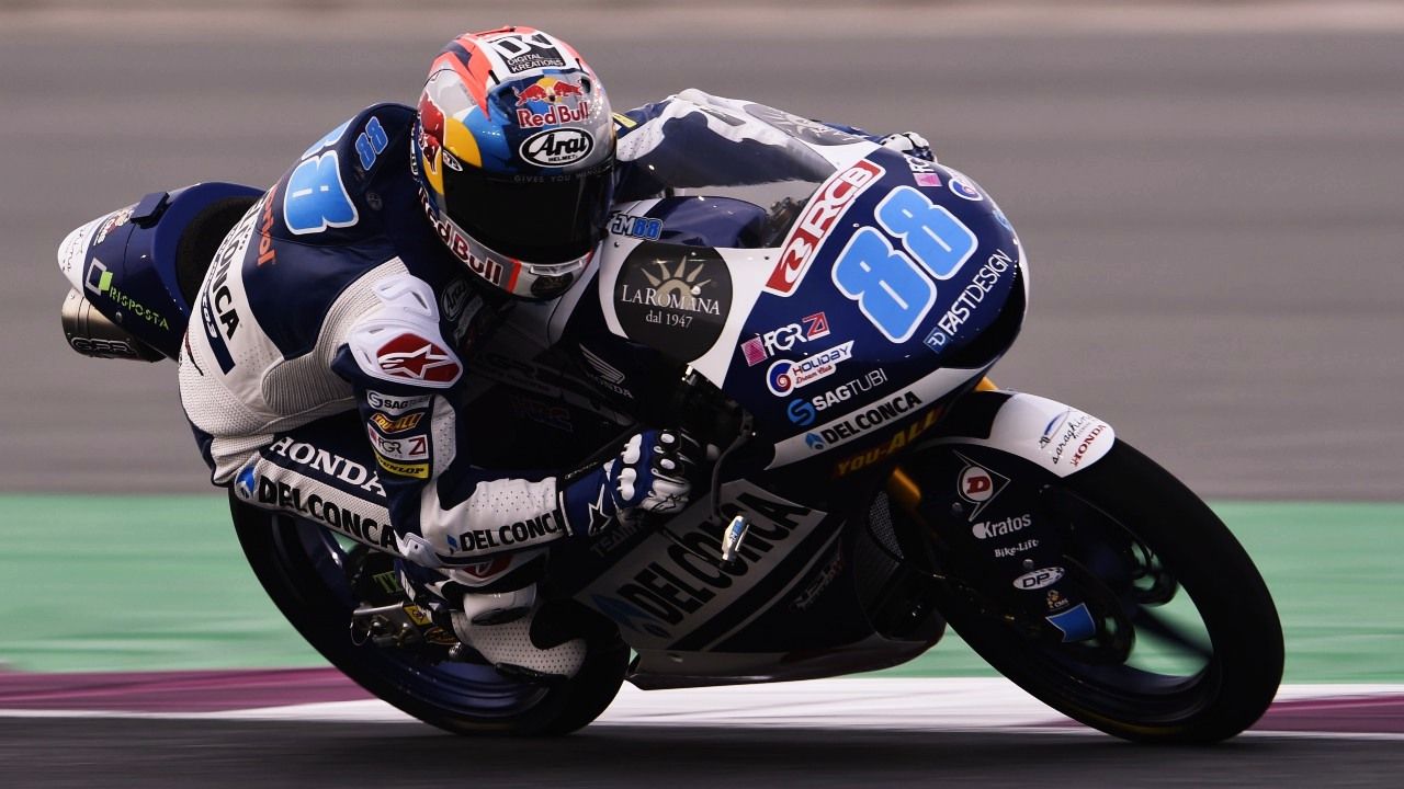 Jorge Martín vence a Arón Canet por milésimas en un inicio increíble de Moto3 2018