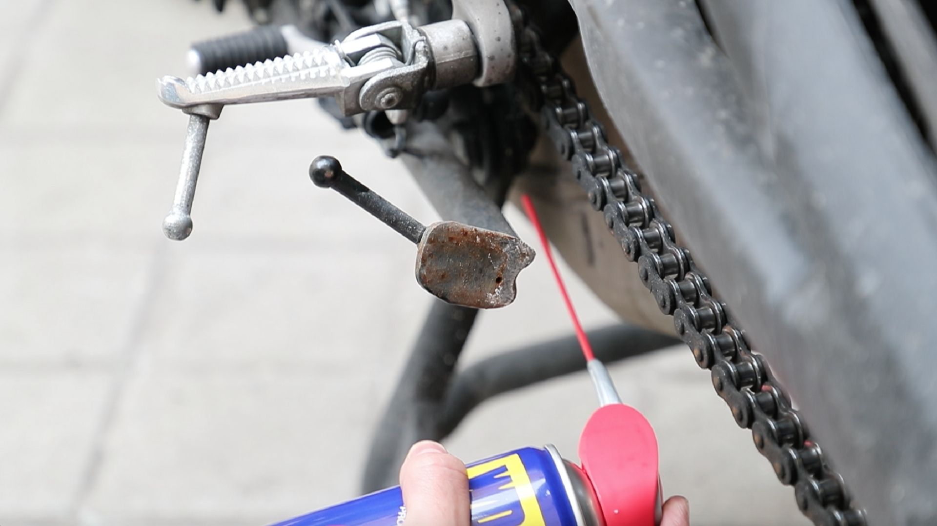 Cómo lubricar y proteger tu moto