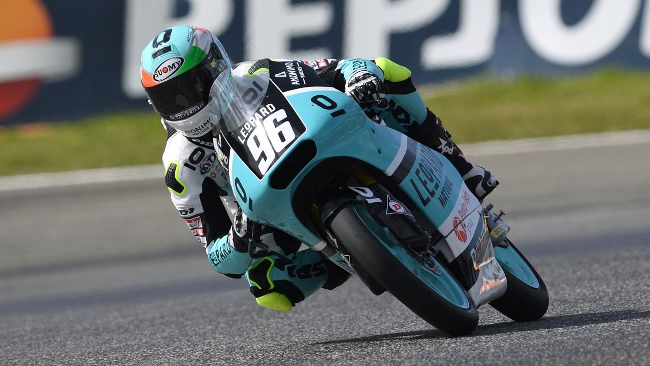 Manuel Pagliani bate a Raúl Fernández y es líder del Mundial Junior de Moto3 2018