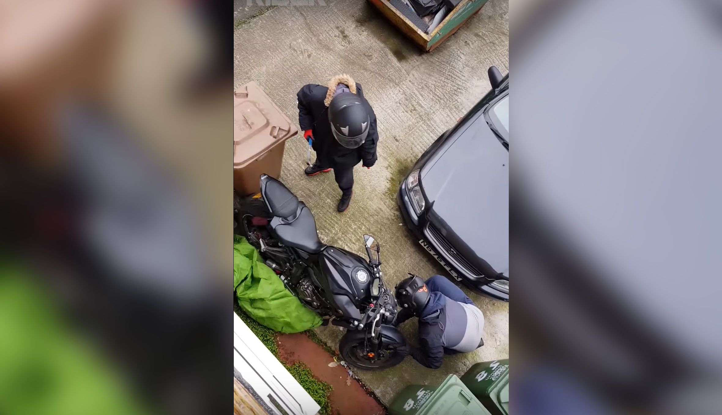 Asomarse por la ventana y ver cómo te roban tu moto, el vídeo que está indignando a la comunidad motera