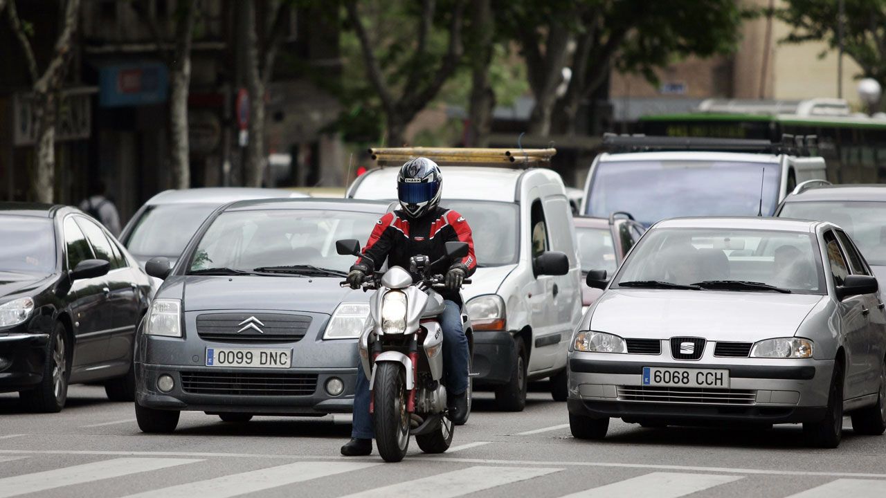 Distintivo ambiental para motos y ciclomotores: la nueva pegatina DGT