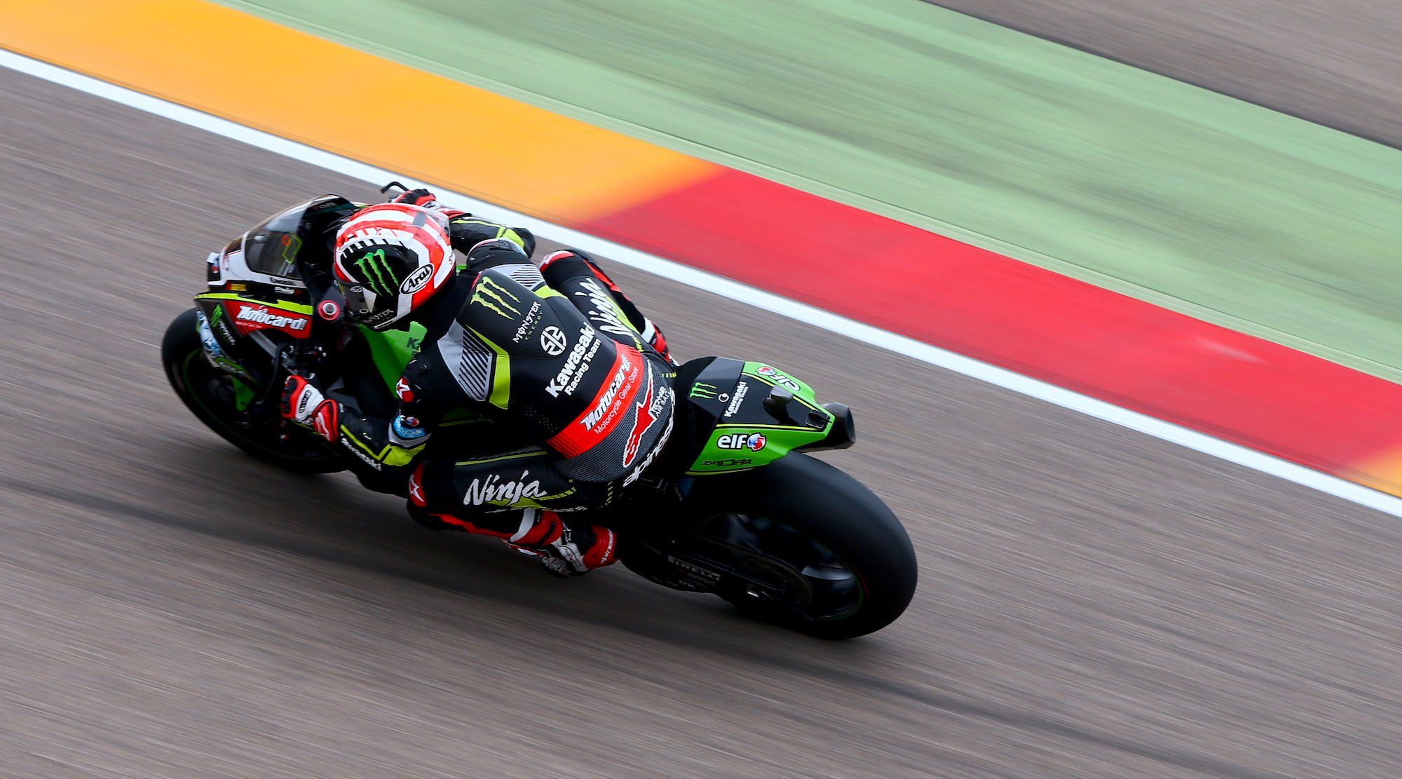 Victoria de Jonathan Rea frente a un épico Xavi Forés en Aragón