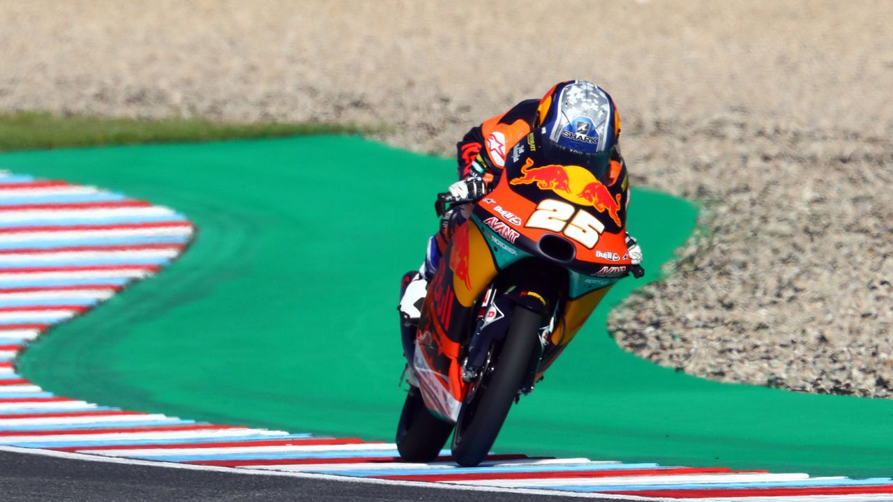 Primera pole de Raúl Fernández en otra esperpéntica Q2 en Moto3