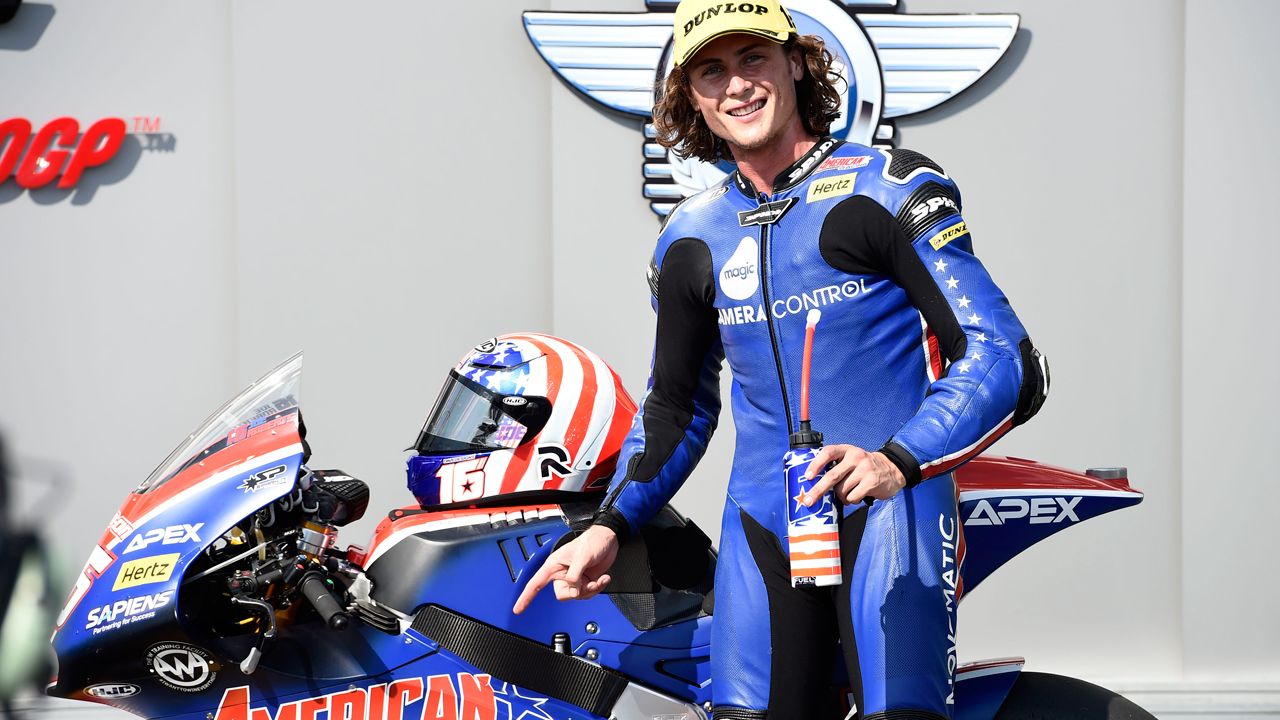 Pole para el ‘desaparecido’ Joe Roberts en Moto2