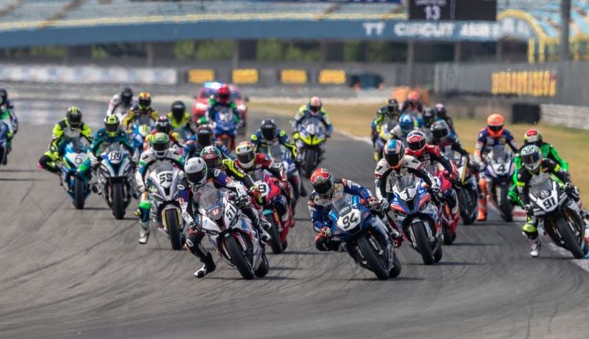 IDM Assen2020 Superbike Start 2 768x512 IDM Assen2020 Superbike Start 2 768x512