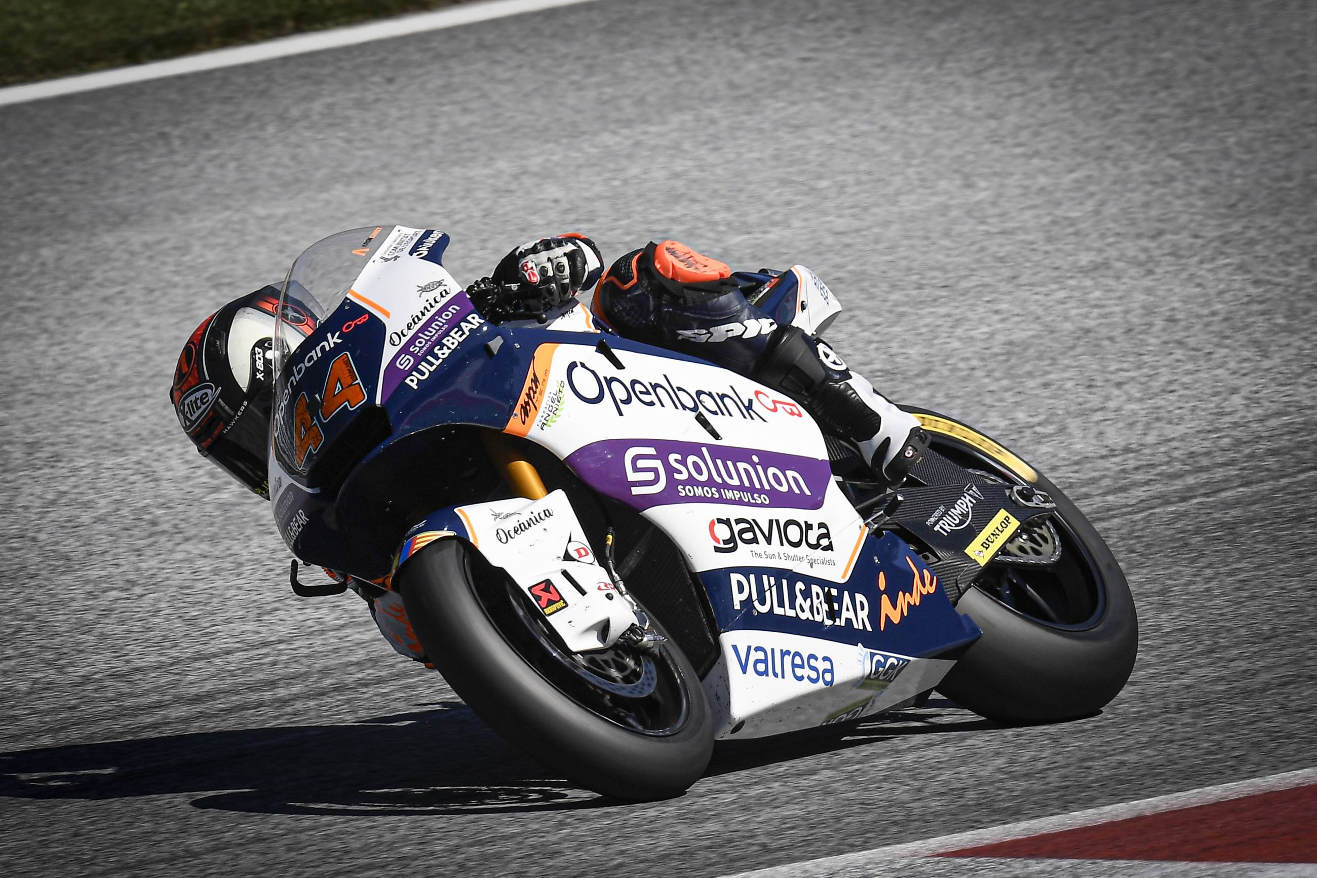 Pole de oro para el novato Arón Canet en Moto2
