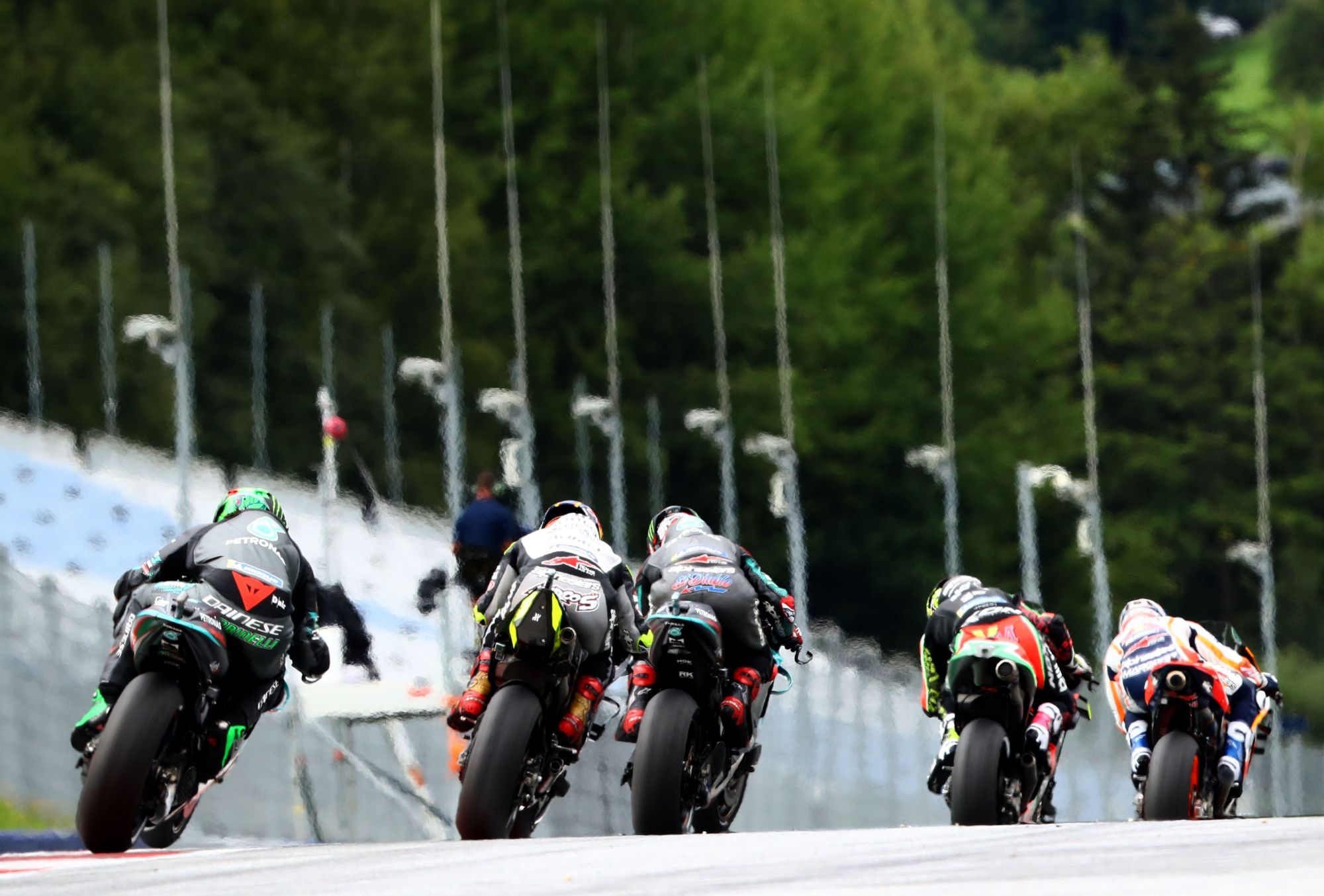 Franco Morbidelli persigue a Johann Zarco y Fabio Quartararo.