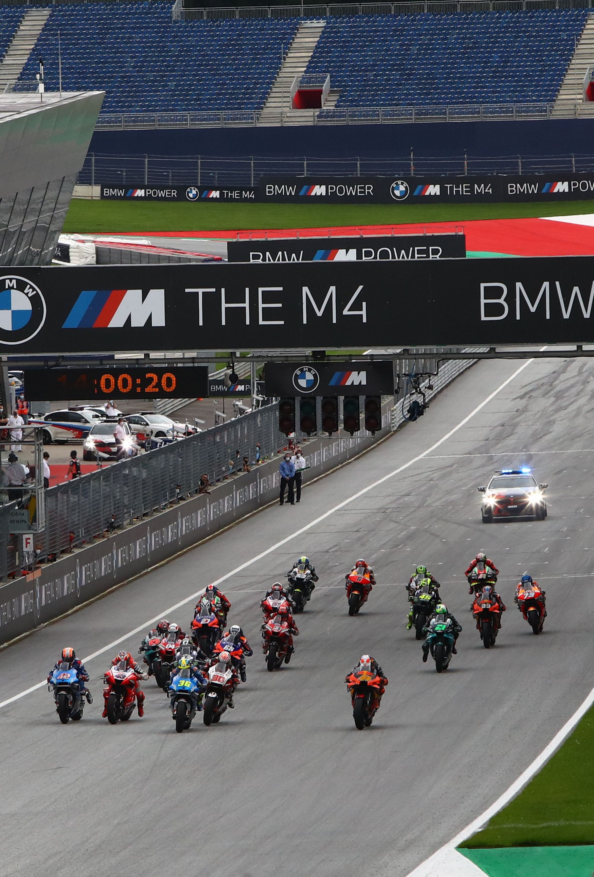 Salida de la carrera de MotoGP.