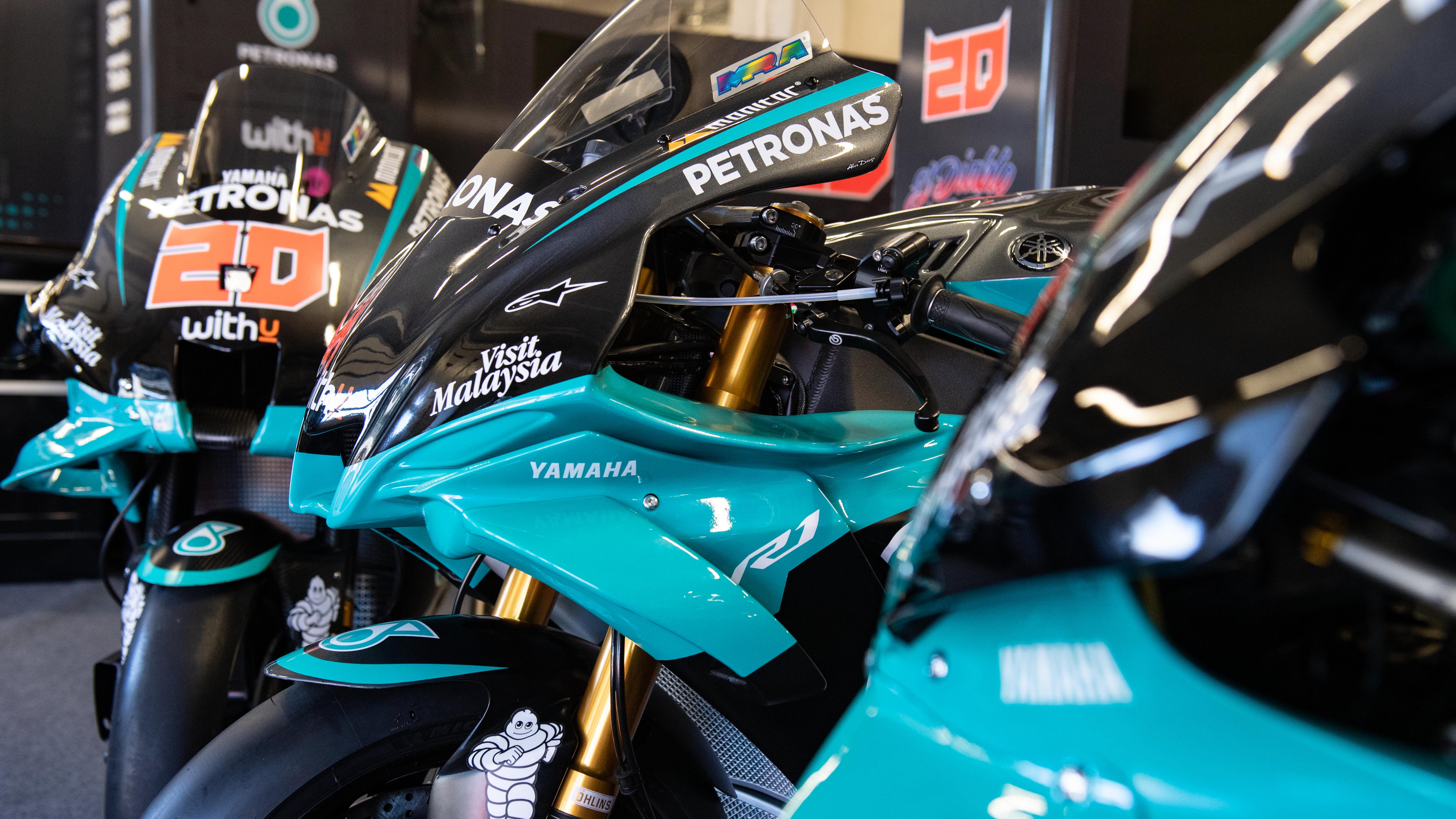 Yamaha R1M 2020 Réplica Petronas, con kit aerodinámico