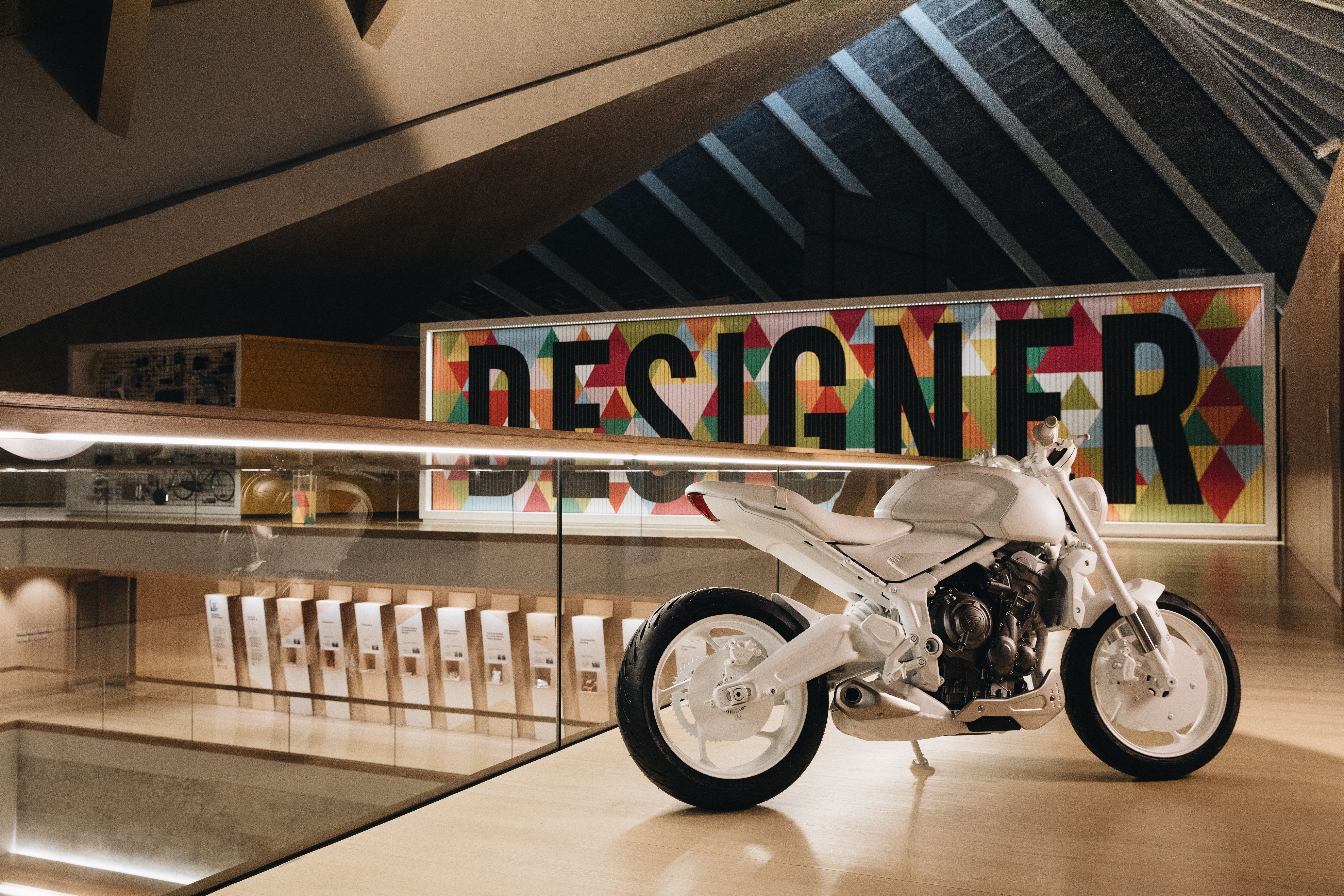 Nueva Triumph Trident 'Concept Bike' en el Museo de Diseño de Londres.
