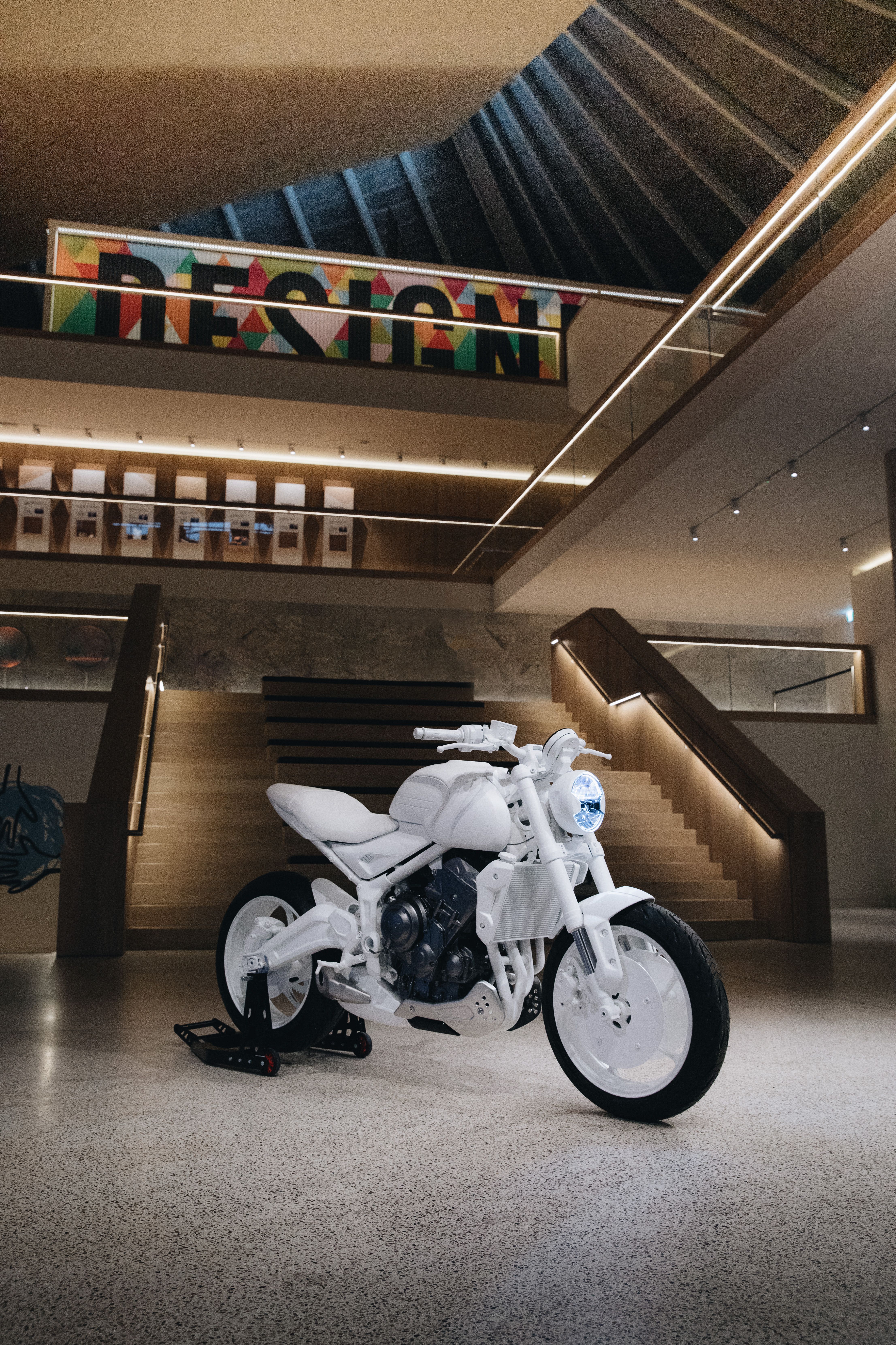 Nueva Triumph Trident 'Concept Bike' en el Museo de Diseño de Londres.
