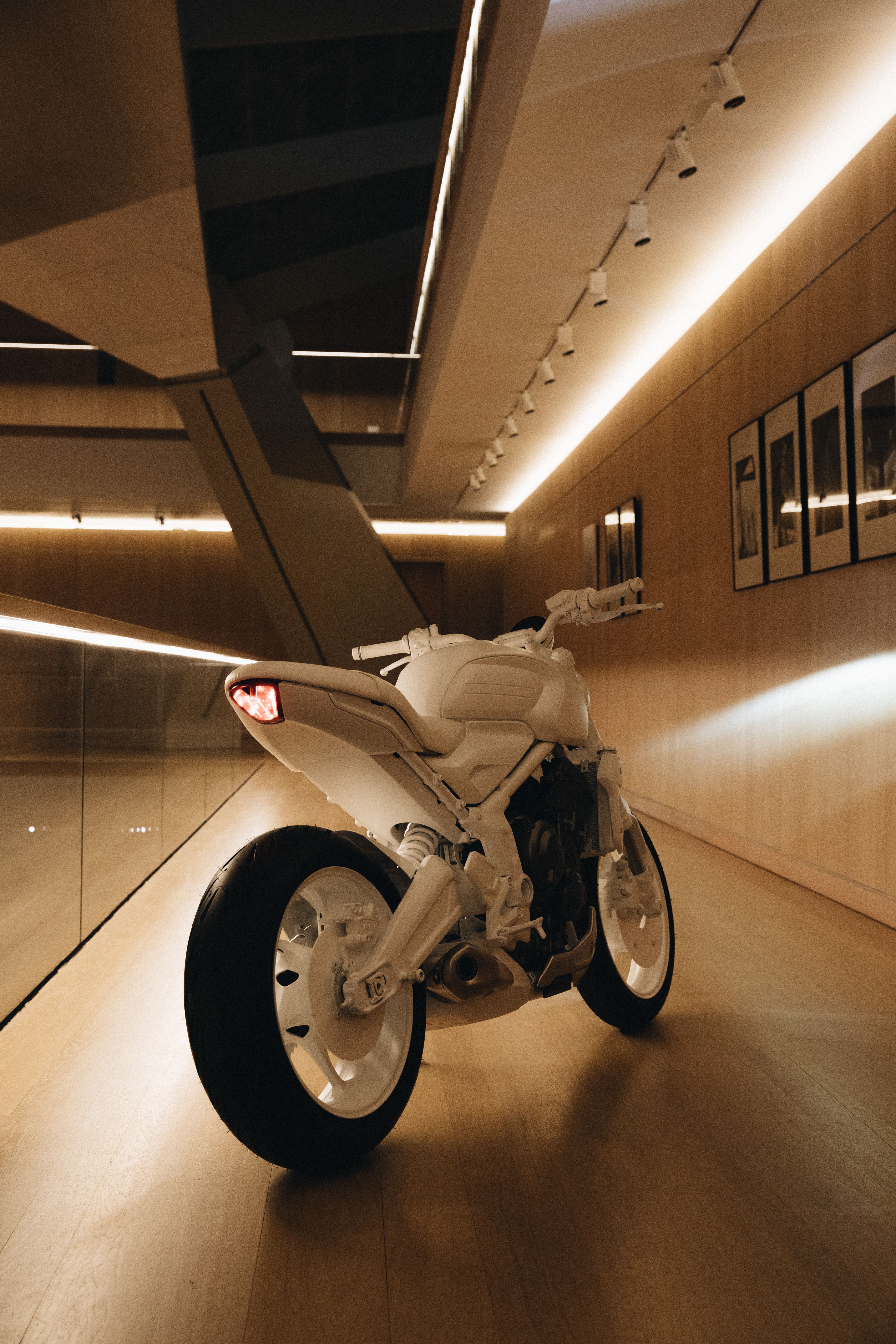 Nueva Triumph Trident 'Concept Bike' en el Museo de Diseño de Londres.