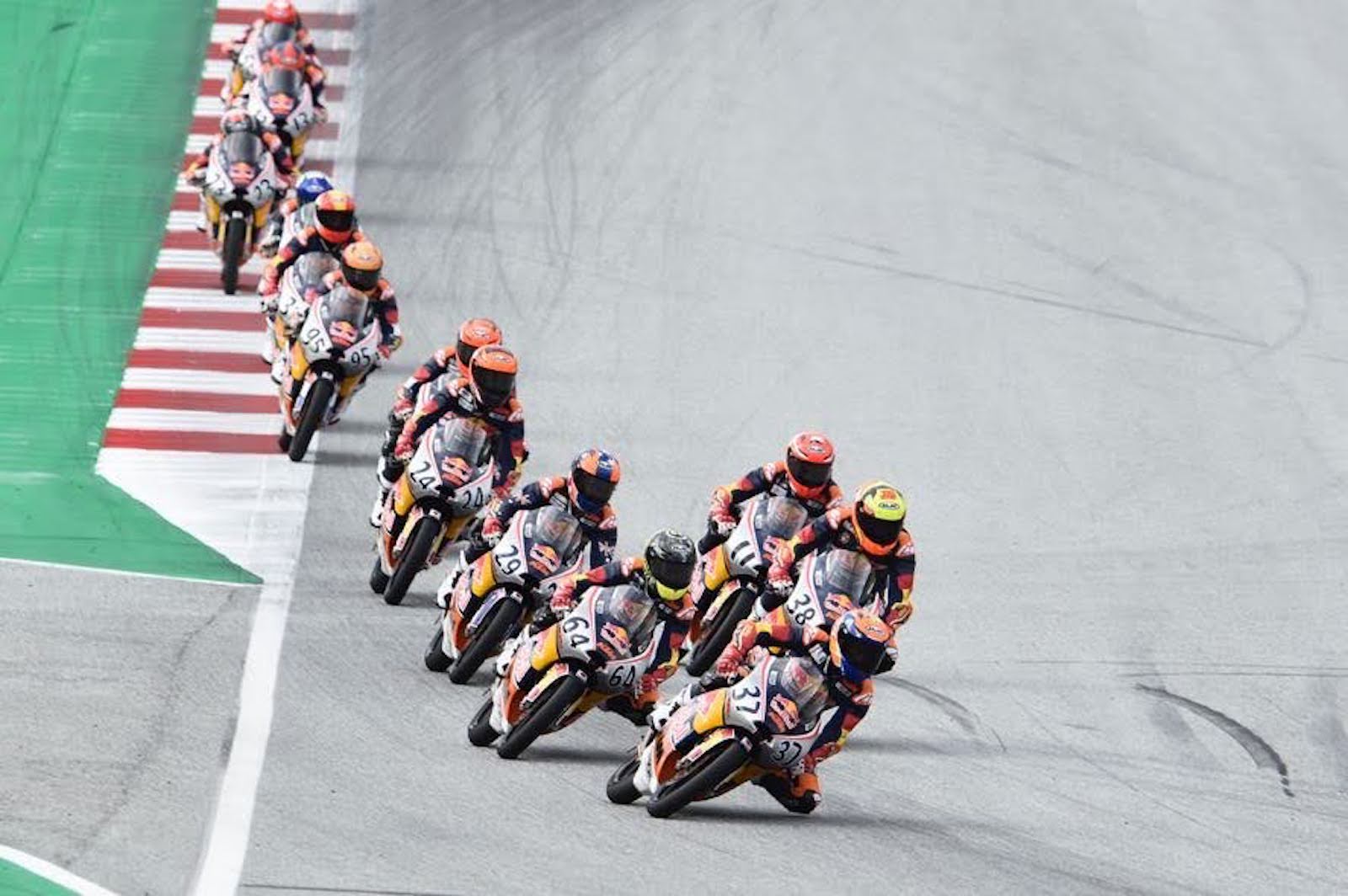 Pedro Acosta lidera la carrera en el Red Bull Ring