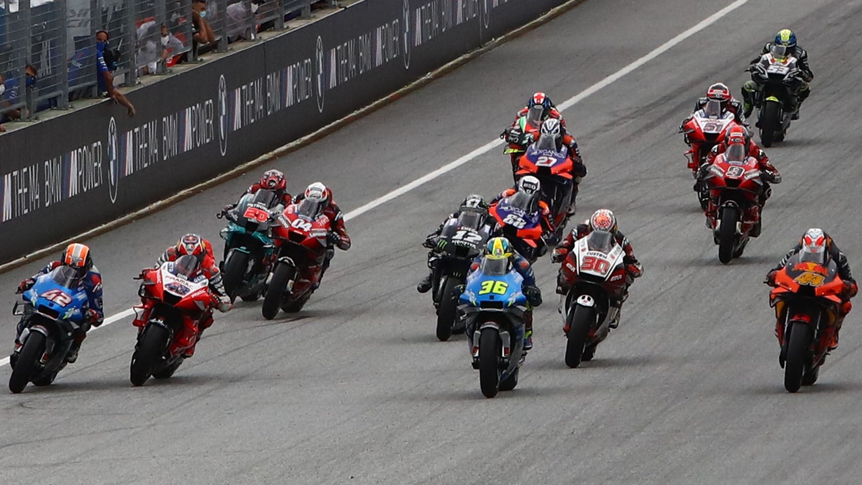 Salida de la carrera de MotoGP en el Red Bull Ring.