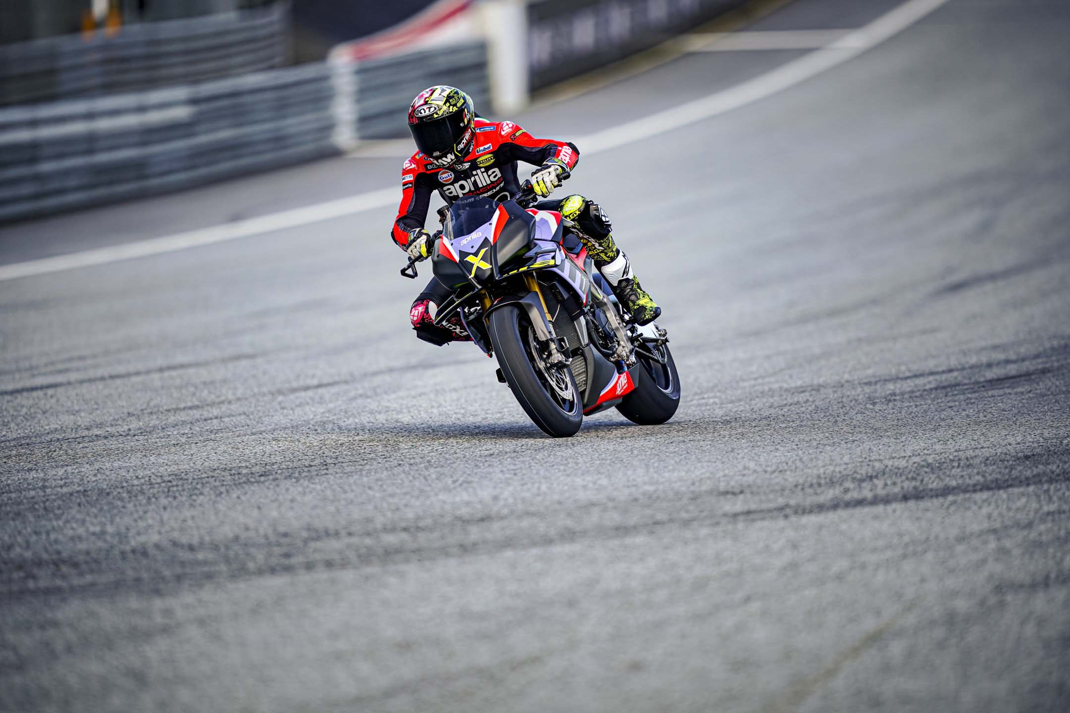 Aprilia Tuono V4 X