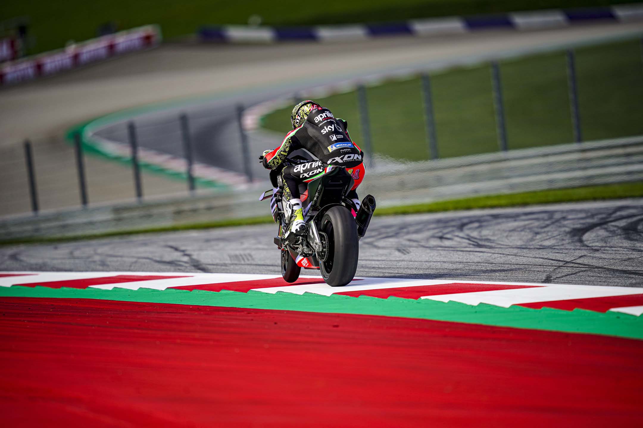 Aprilia Tuono V4 X