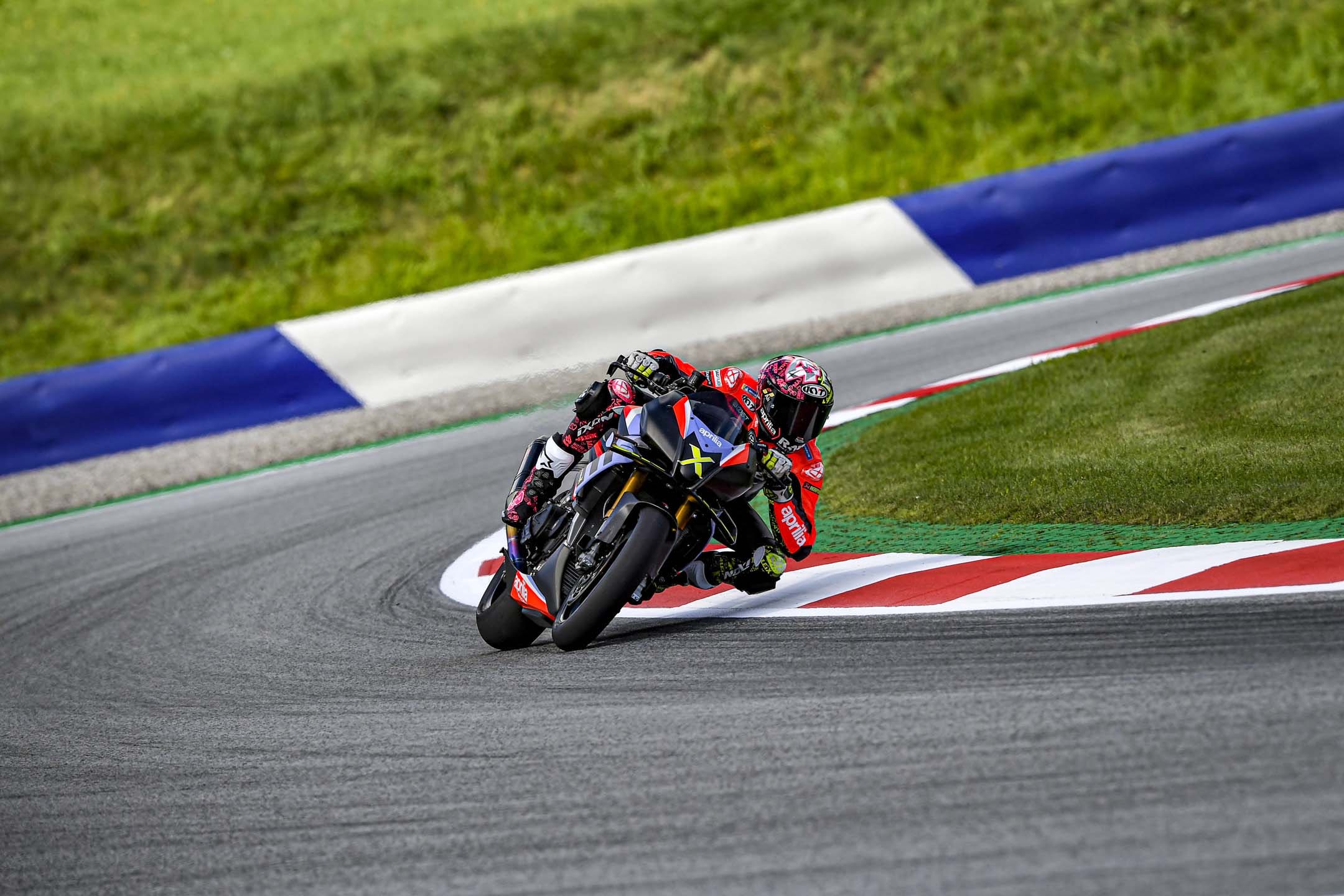 Aprilia Tuono V4 X