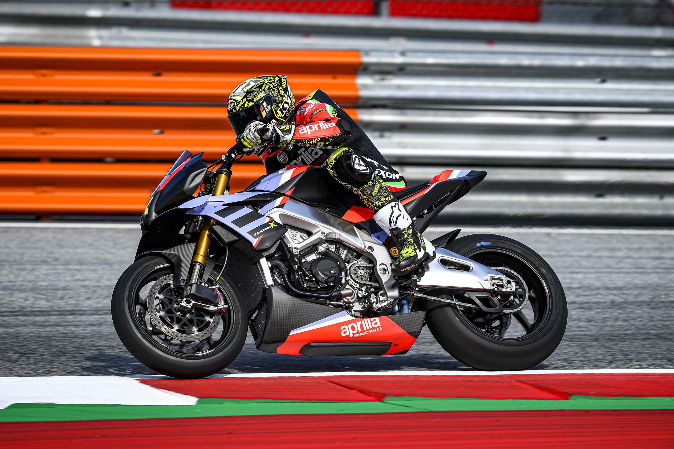 Aprilia Tuono V4 X