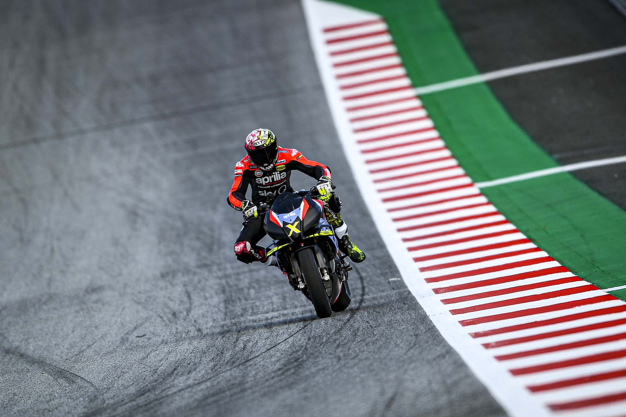 Aprilia Tuono V4 X