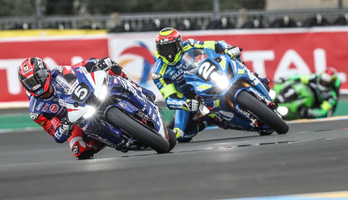 El F.C.C. TSR Honda y el SERT con el SRC al fondo en las 24 horas de Le Mans El F.C.C. TSR Honda y el SERT con el SRC al fondo en las 24 horas de Le Mans