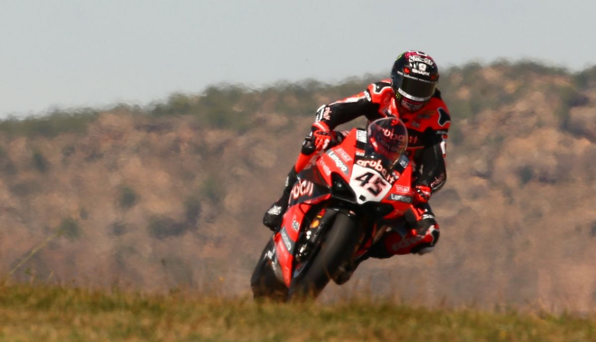 Scott Redding conserva el liderato al acabar segundo Scott Redding conserva el liderato al acabar segundo