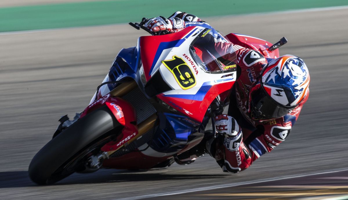 Álvaro Bautista ha conseguido su primer podio con Honda Álvaro Bautista ha conseguido su primer podio con Honda