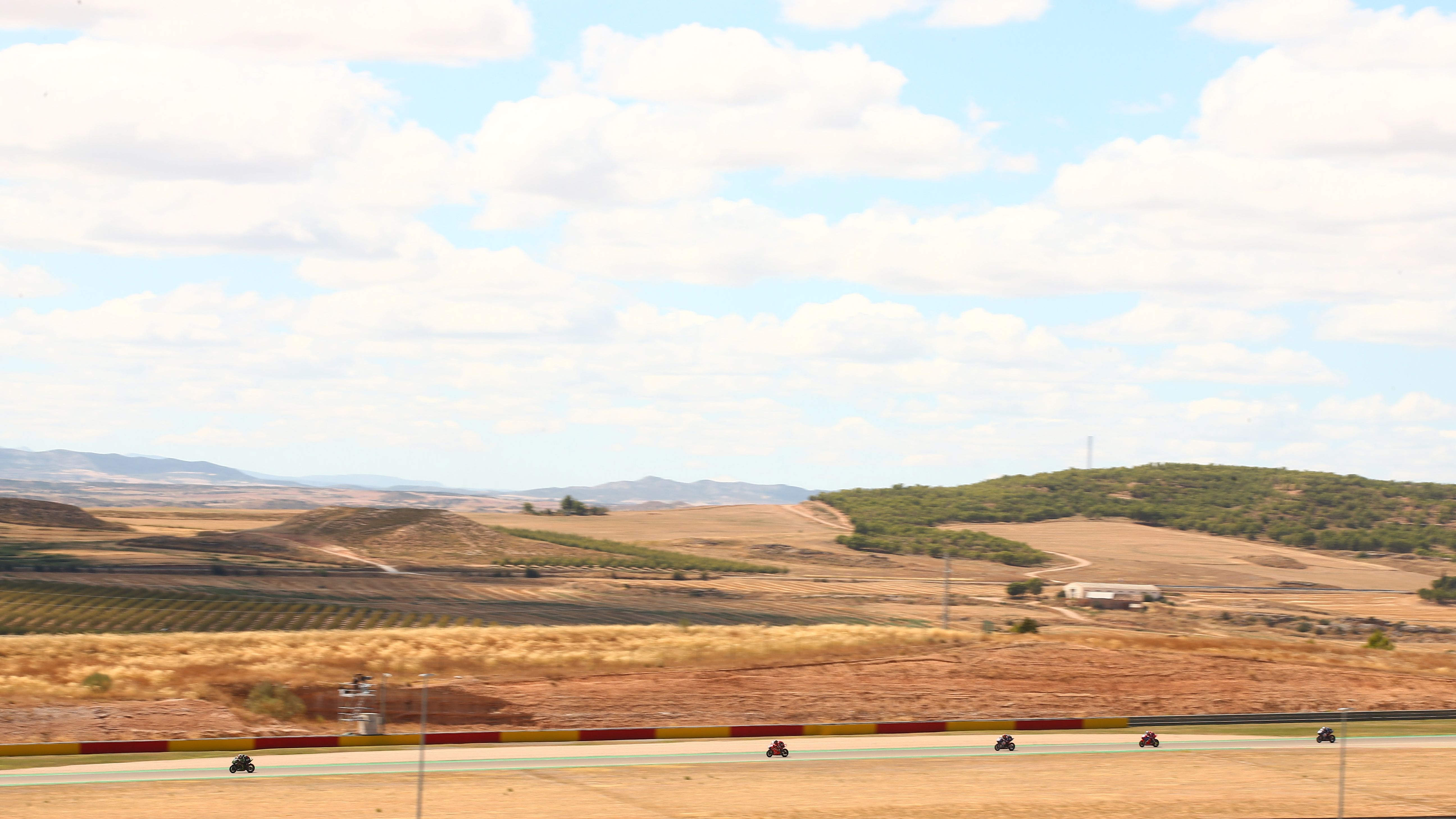 El paisaje que rodea Motorland Aragón