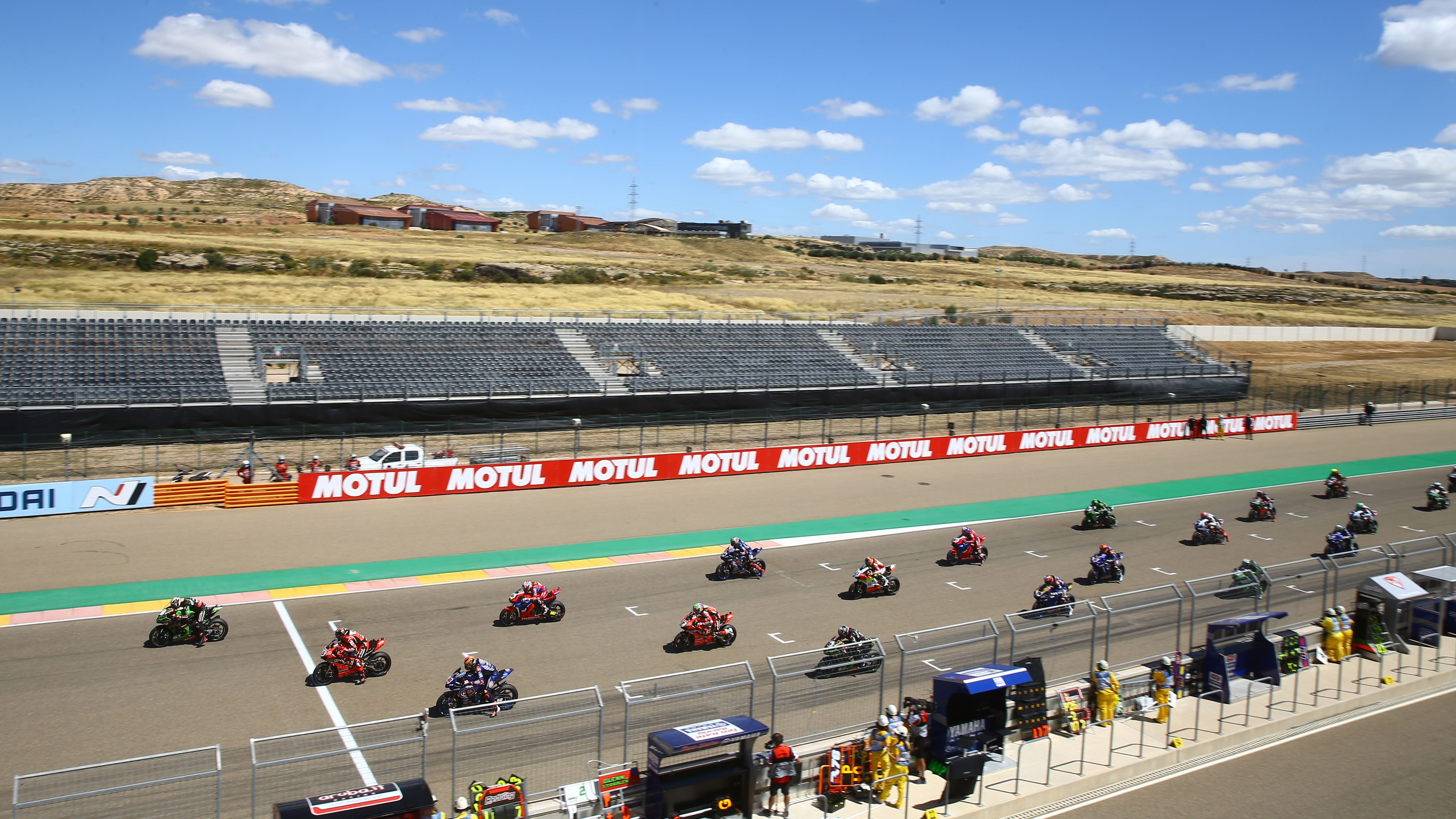 Momento de la salida de Superbike