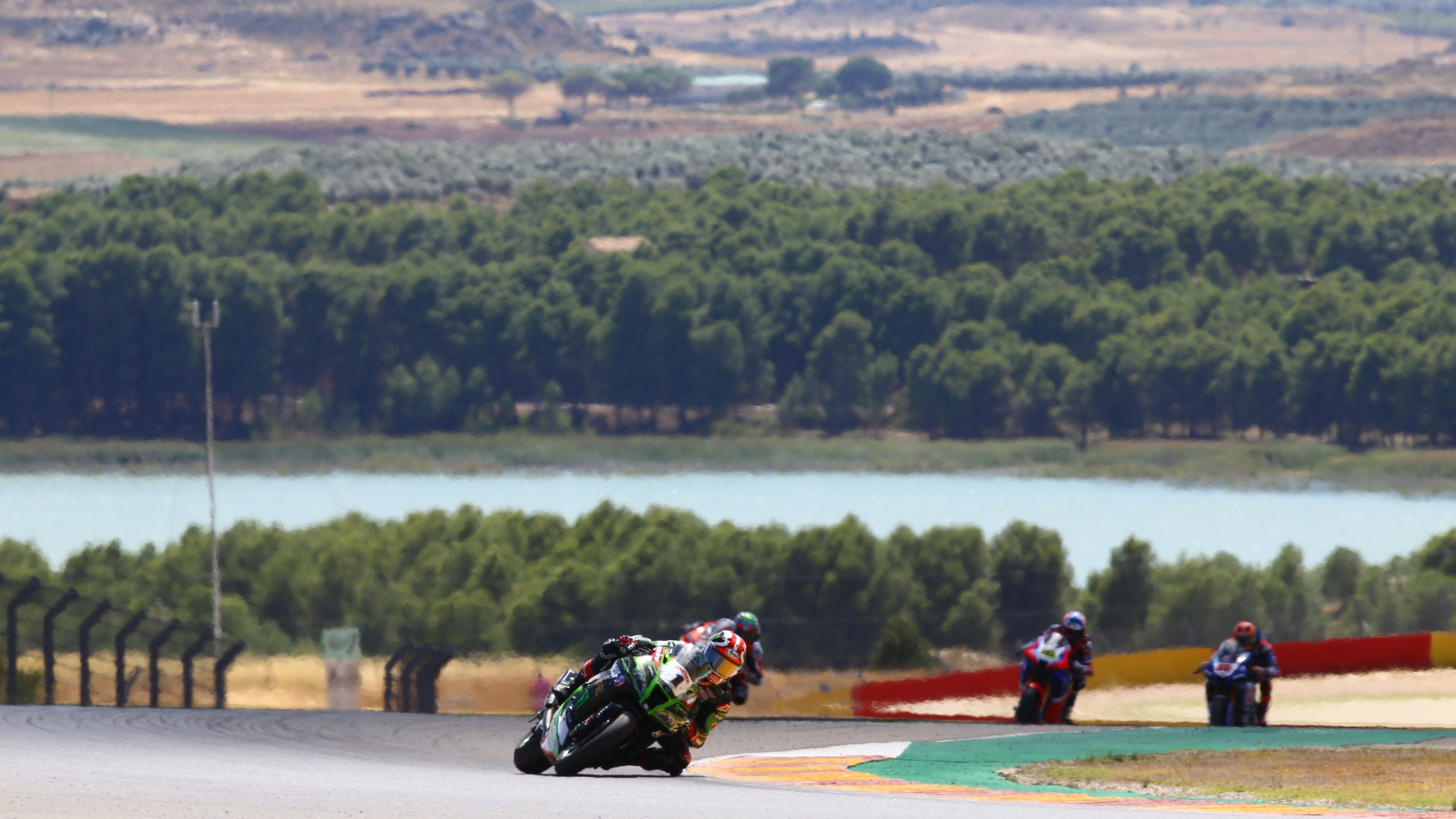 Jonathan Rea se escapa en solitario