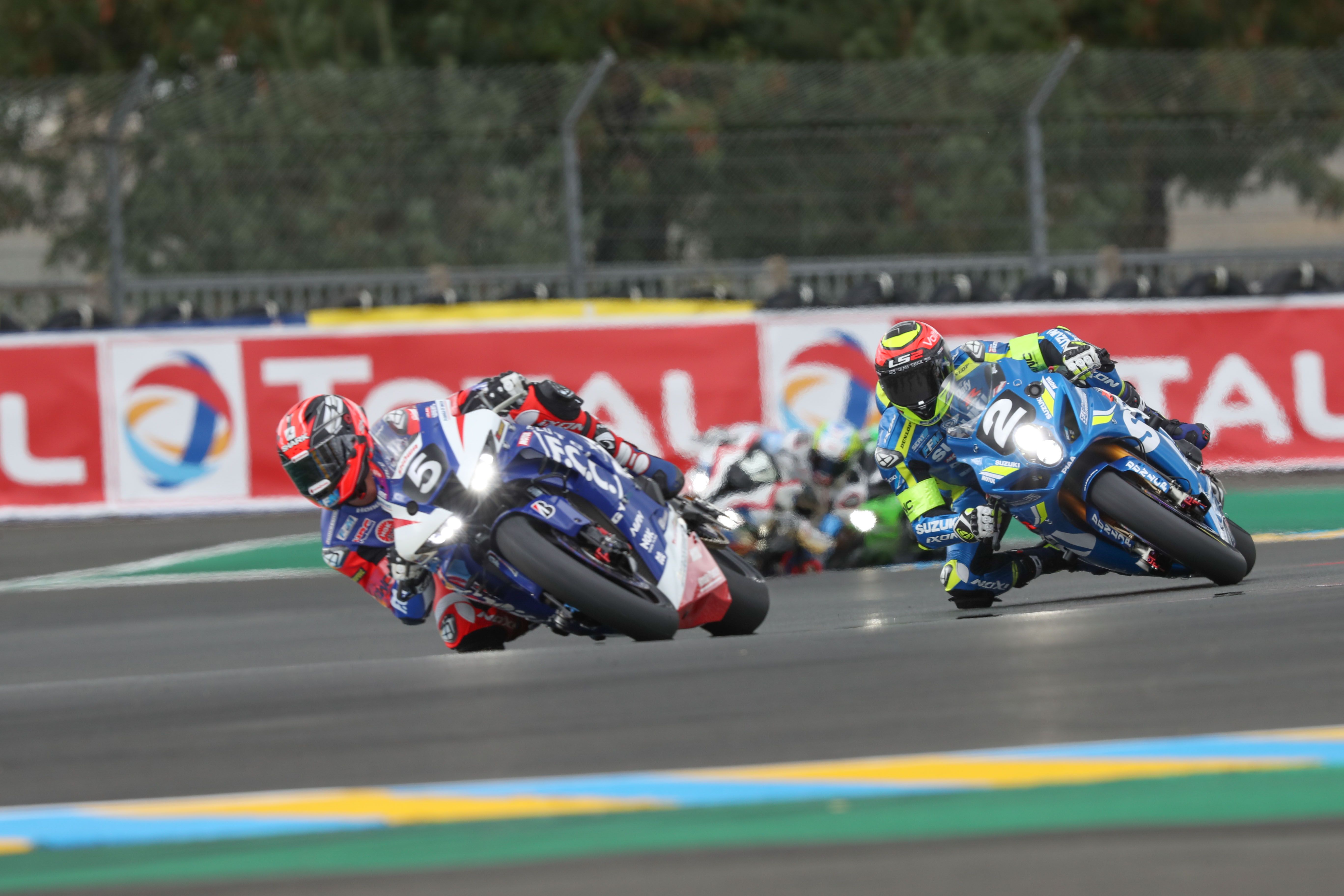 F.C.C. TSR Honda y Suzuki SERT con BMW y SRC Kawasaki al fondo