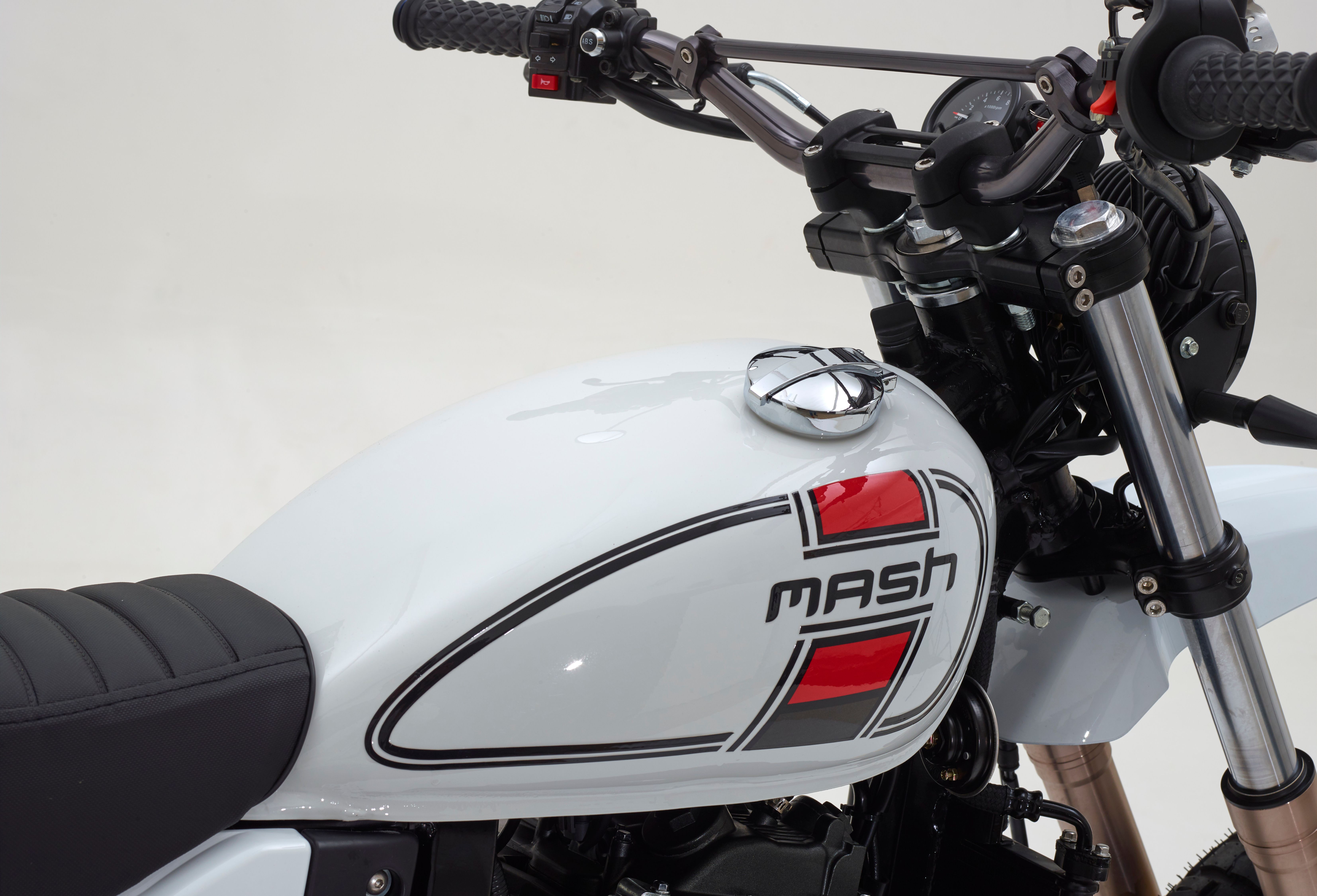 El depósito vintage de la nueva Mash X-Ride 650 Classic para el carnet A2