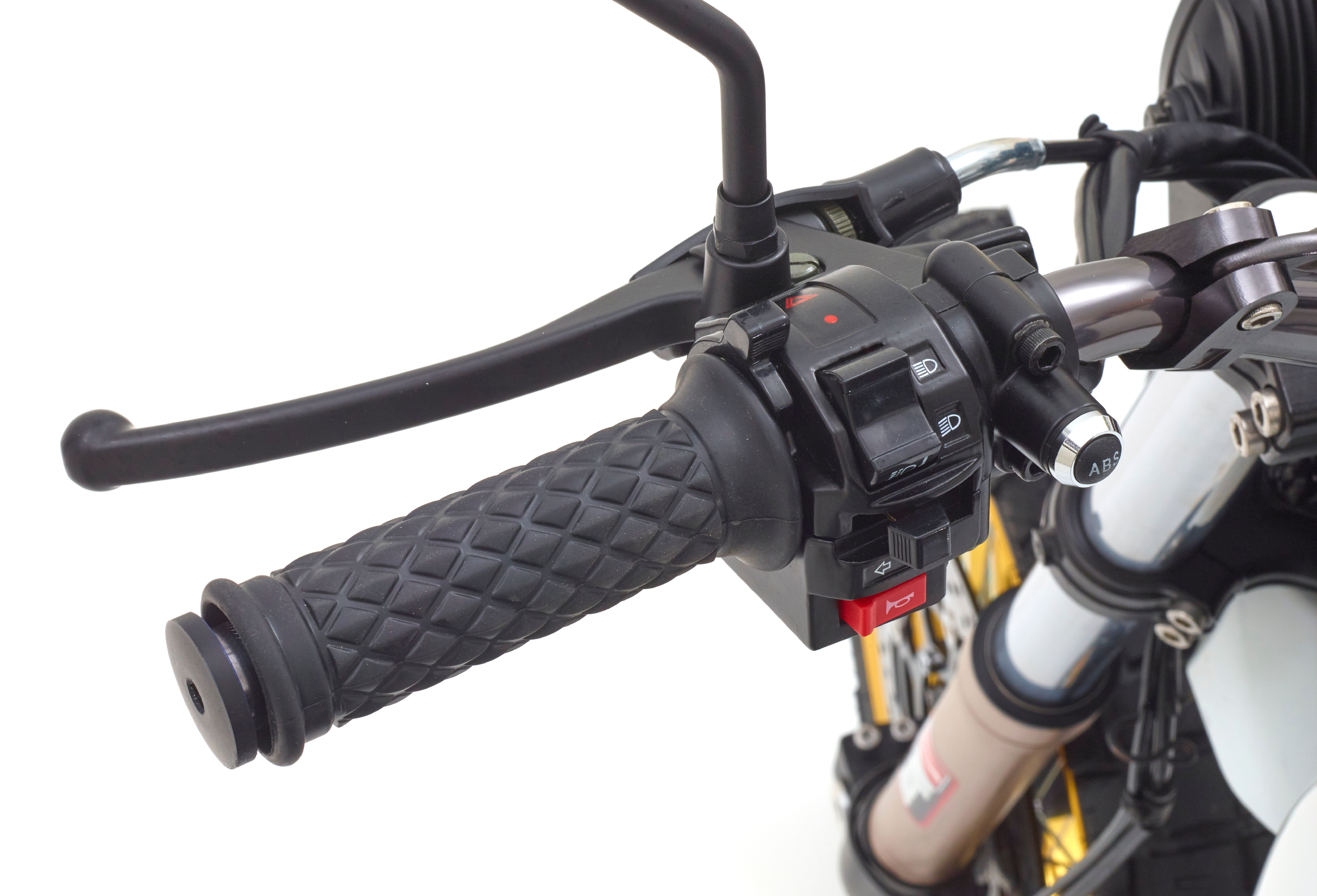 El puño de la nueva Mash X-Ride 650 Classic para el carnet A2