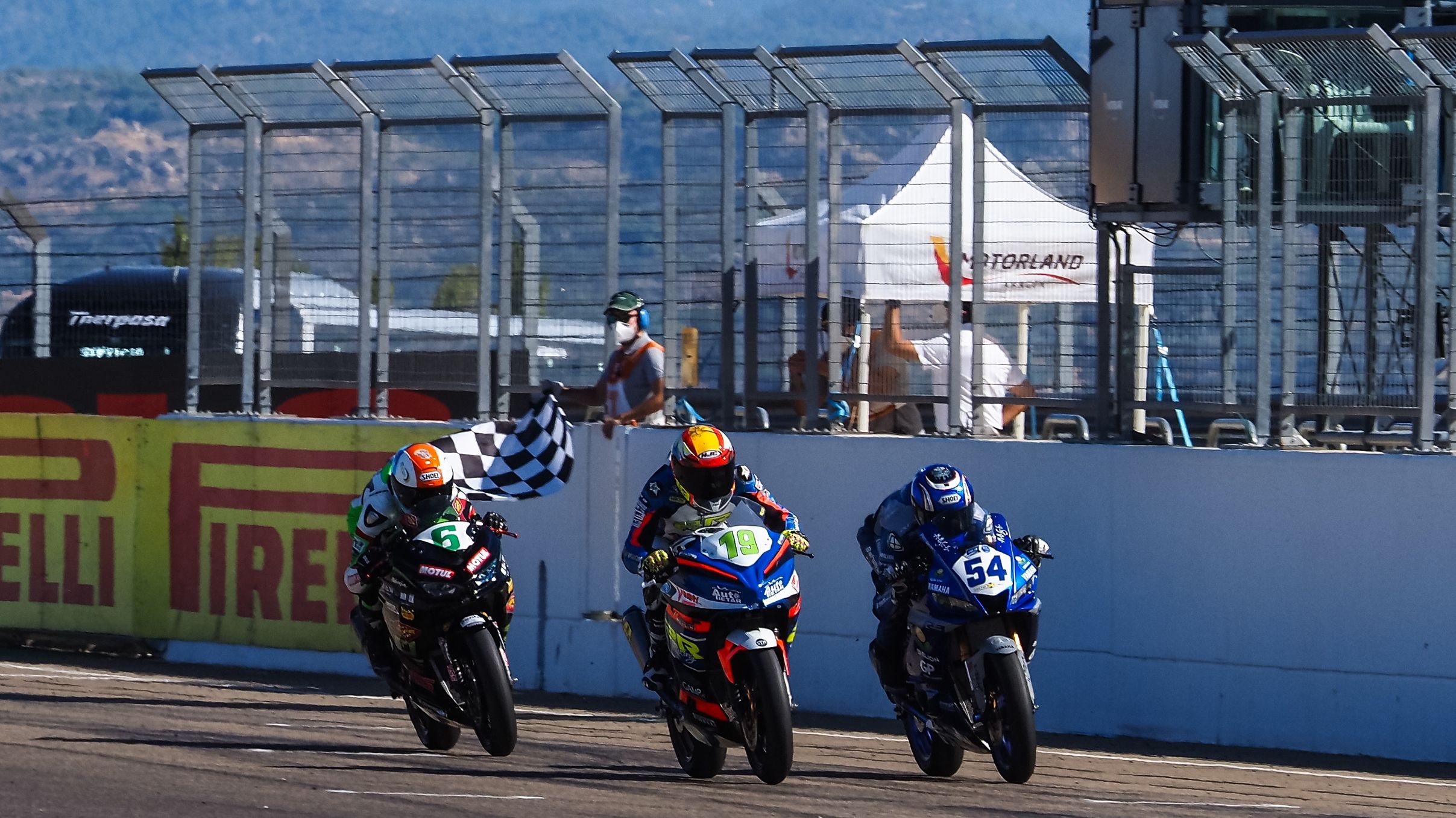 Victor Rodríguez vence ante Bahattin Sofuoglu y Jeffrey Buis