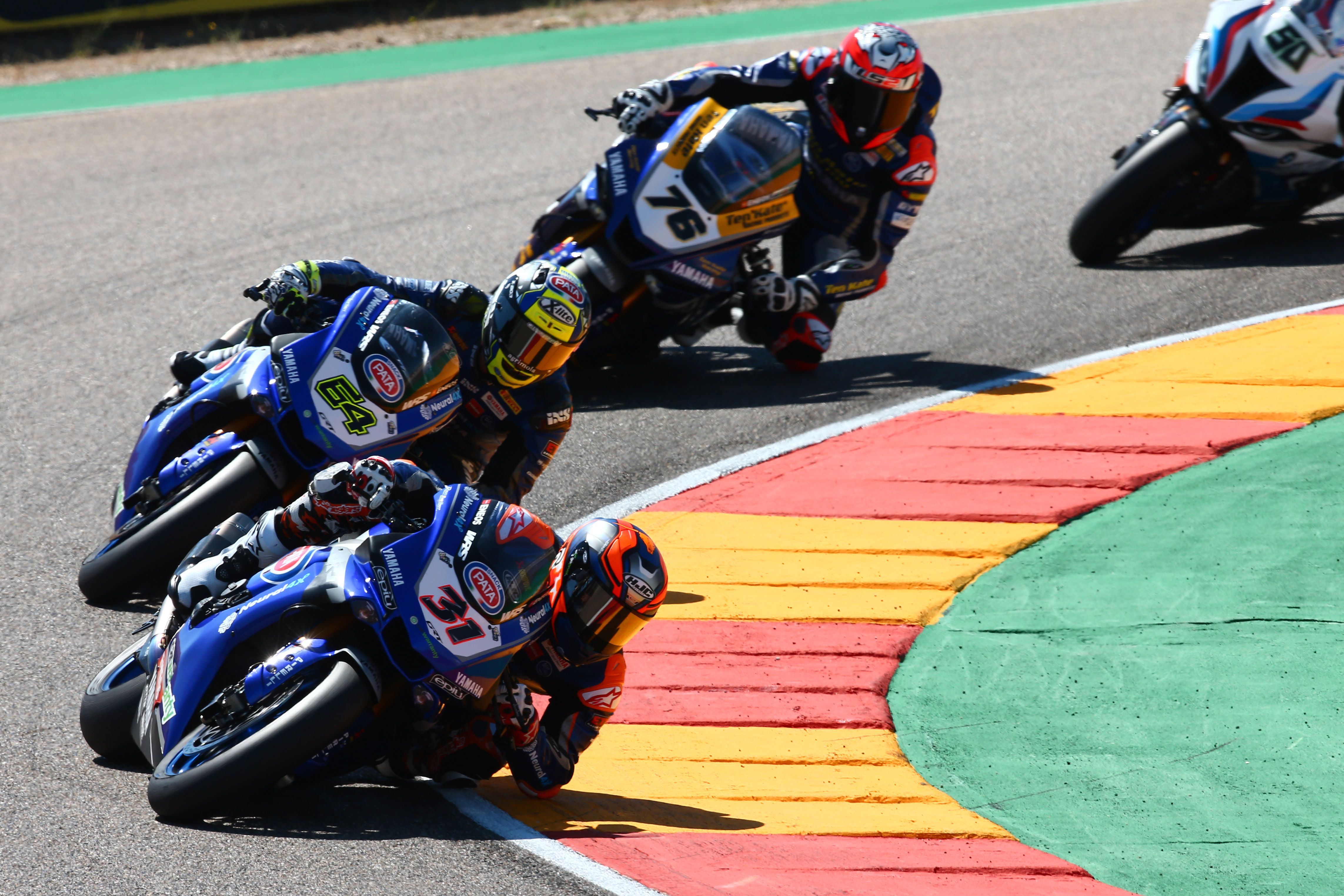 Garrett Gerloff, Federico Caricasulo y Loris Baz luchando por ser la mejor Yamaha independiente