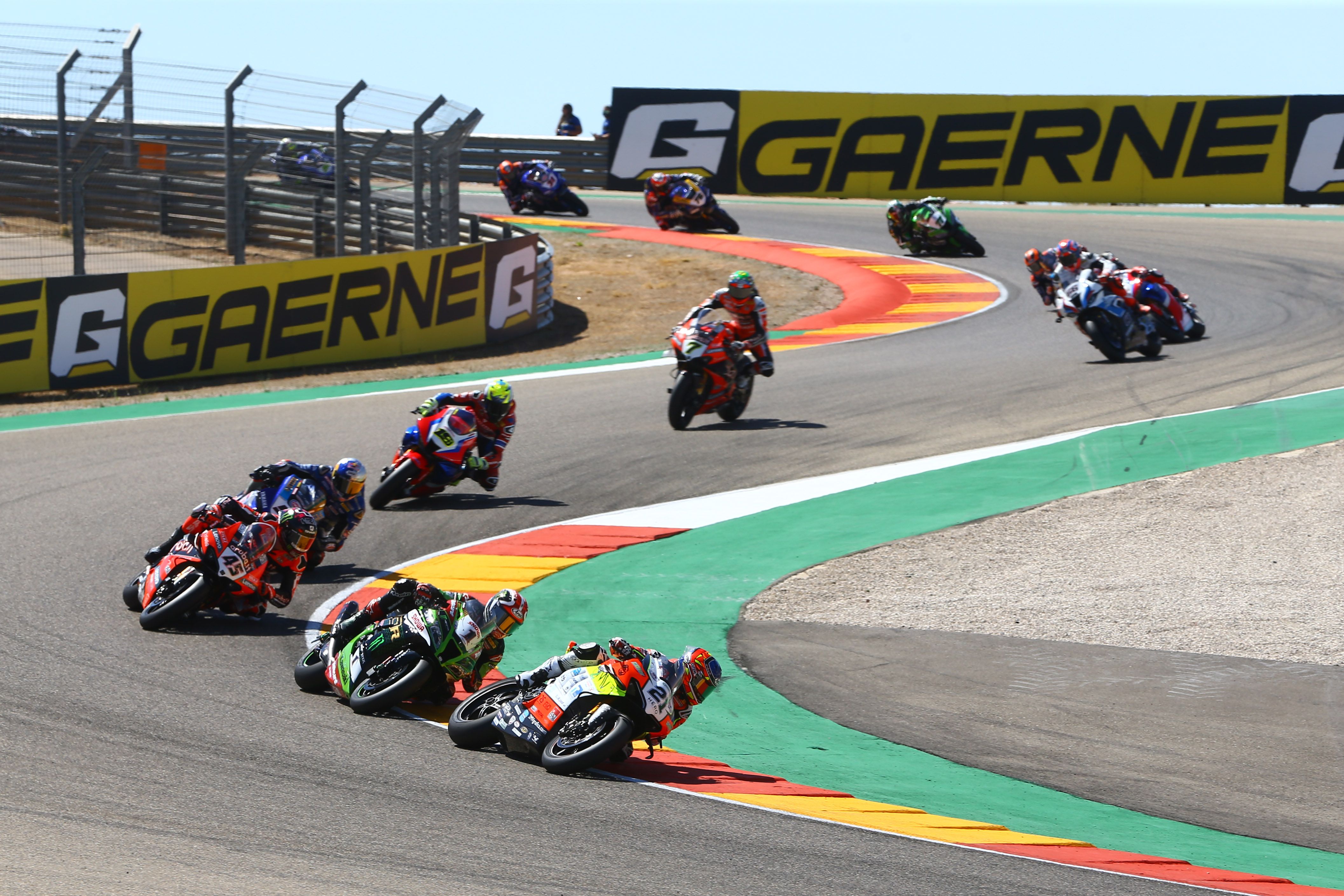Michael Rinaldi lidera delante de Jonathan Rea, Scott Redding, Toprak Razgatlioglu y Álvaro Bautista