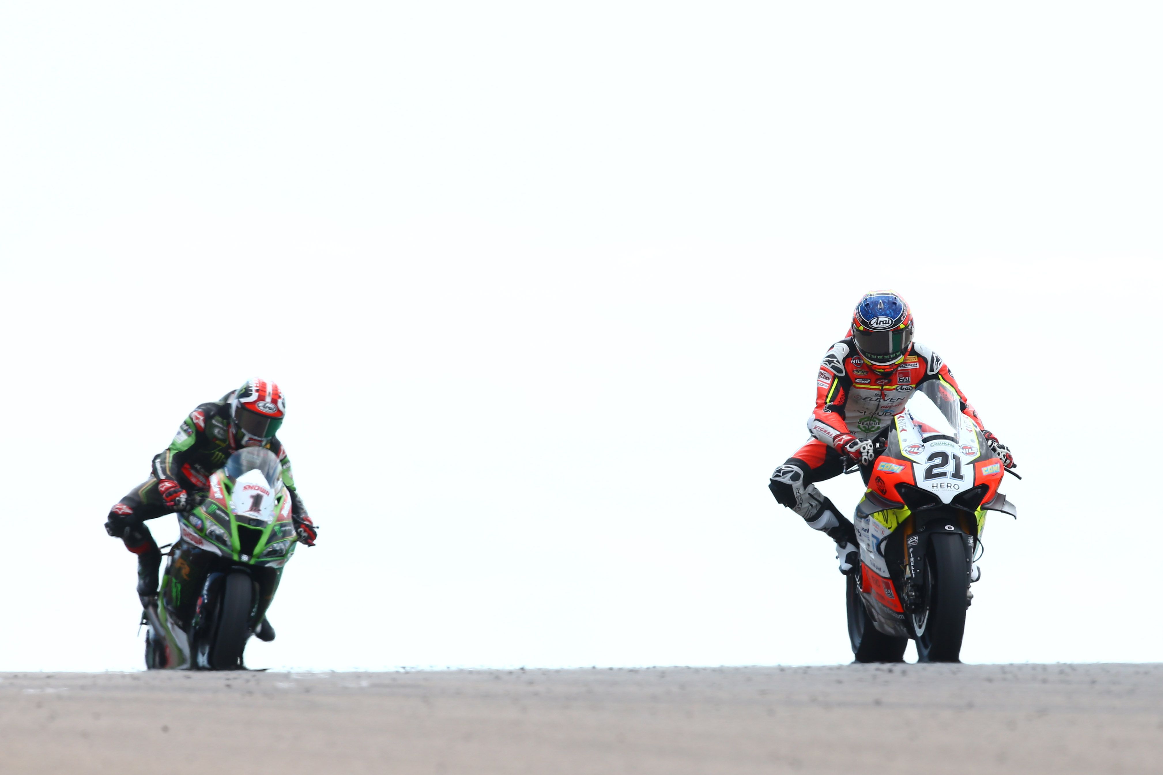 Michael Rinaldi perseguido por Jonathan Rea
