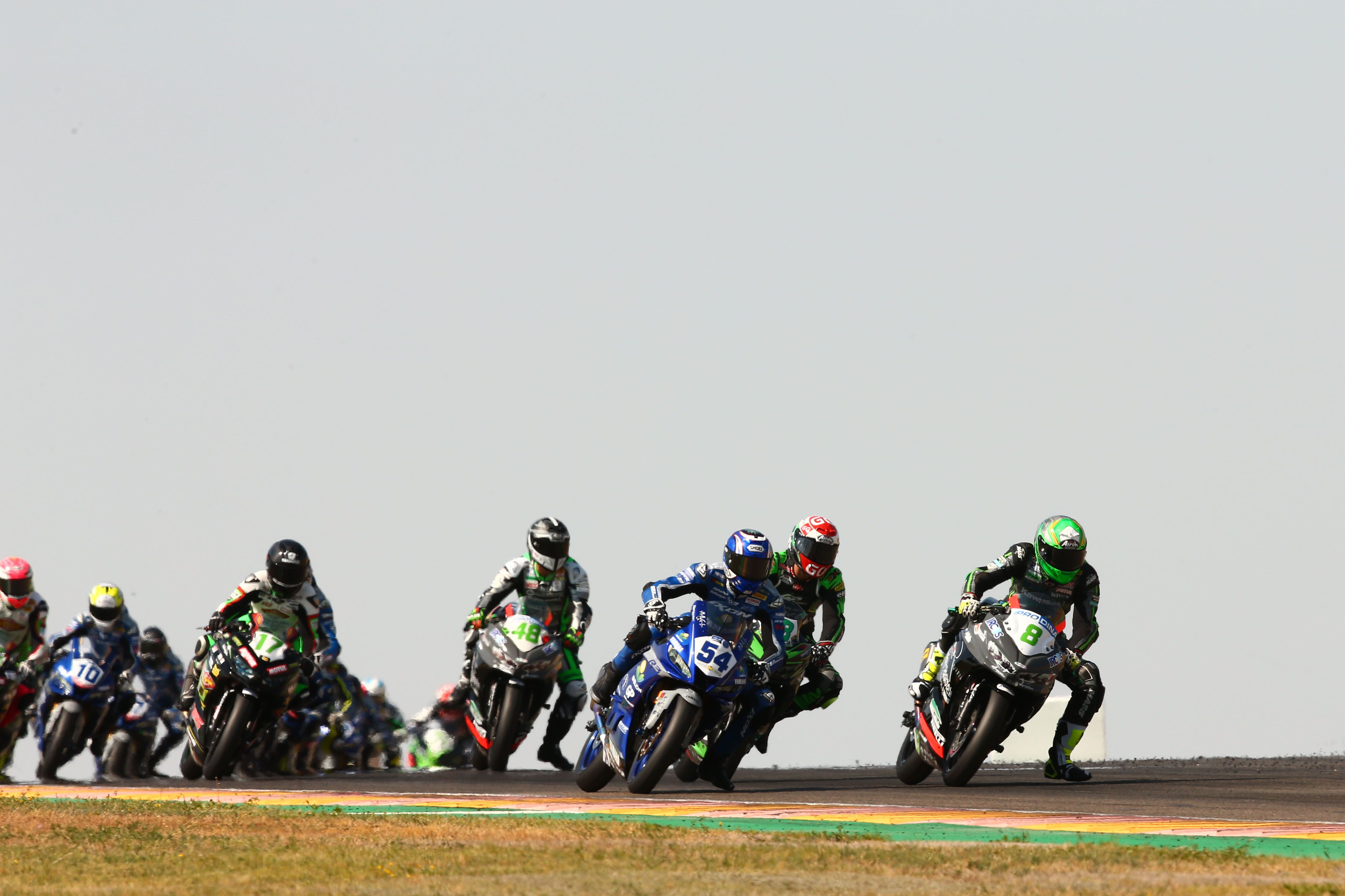 Mika Pérez se mete por dentro ante Bahattin Sofuoglu