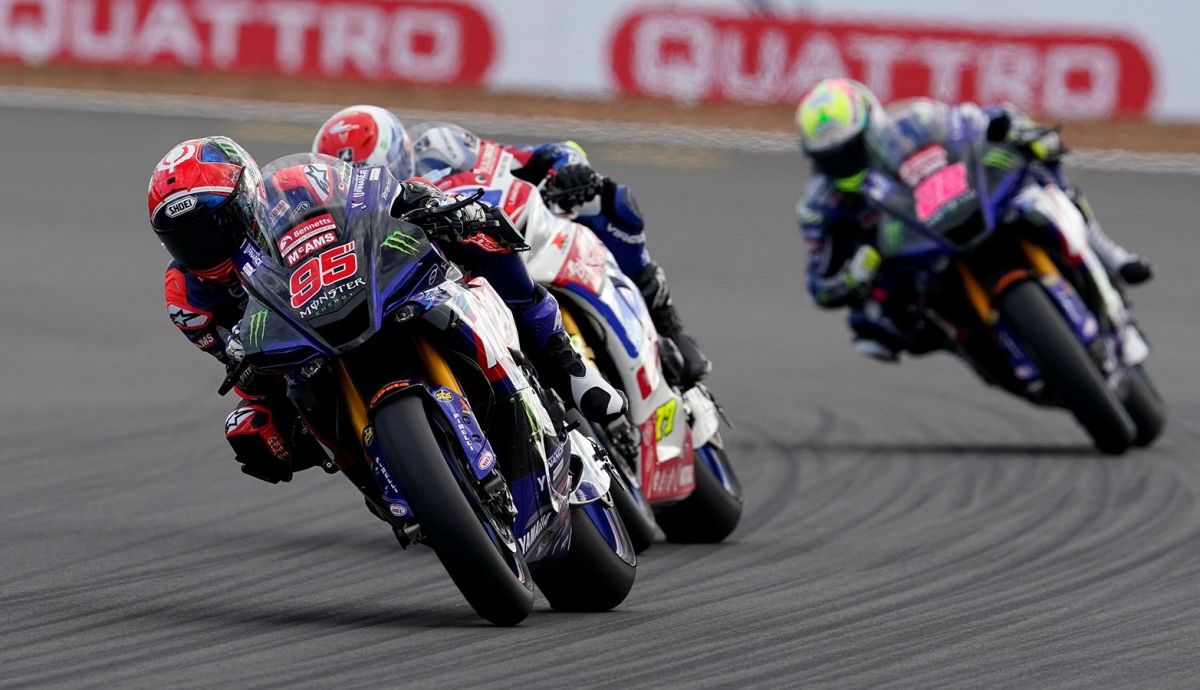Tarran MacKenzie contuvo a Kyle Ryde para llevarse la primera carrera Tarran MacKenzie contuvo a Kyle Ryde para llevarse la primera carrera