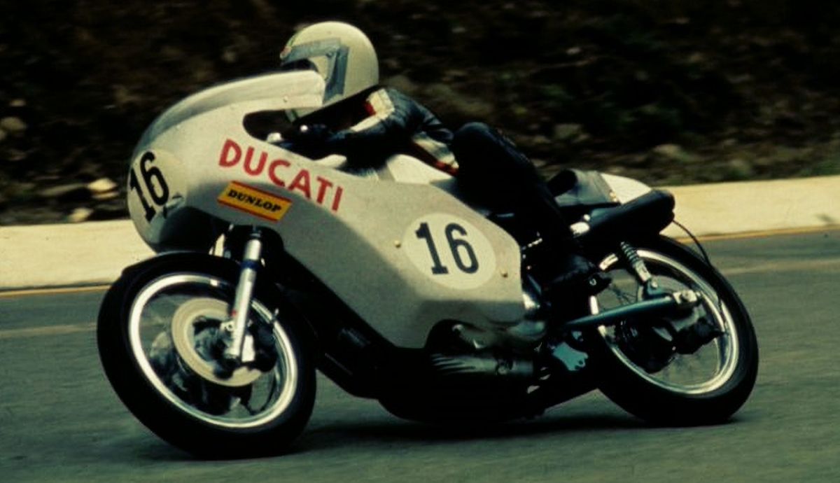 Paul Smart gana las 200 millas de Imola 1972 con la Ducati Imola 750 Paul Smart gana las 200 millas de Imola 1972 con la Ducati Imola 750