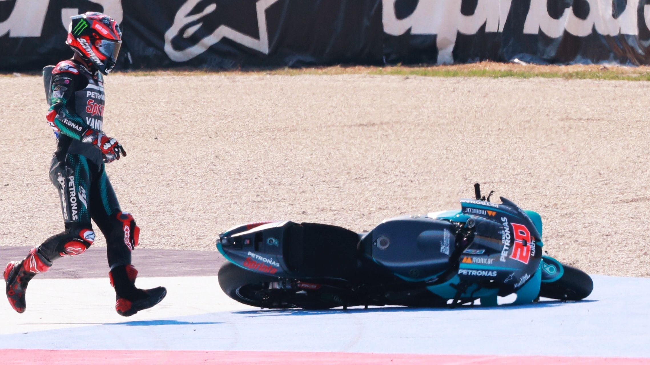 Fabio Quartararo se fue al suelo cuando rodaba cuarto