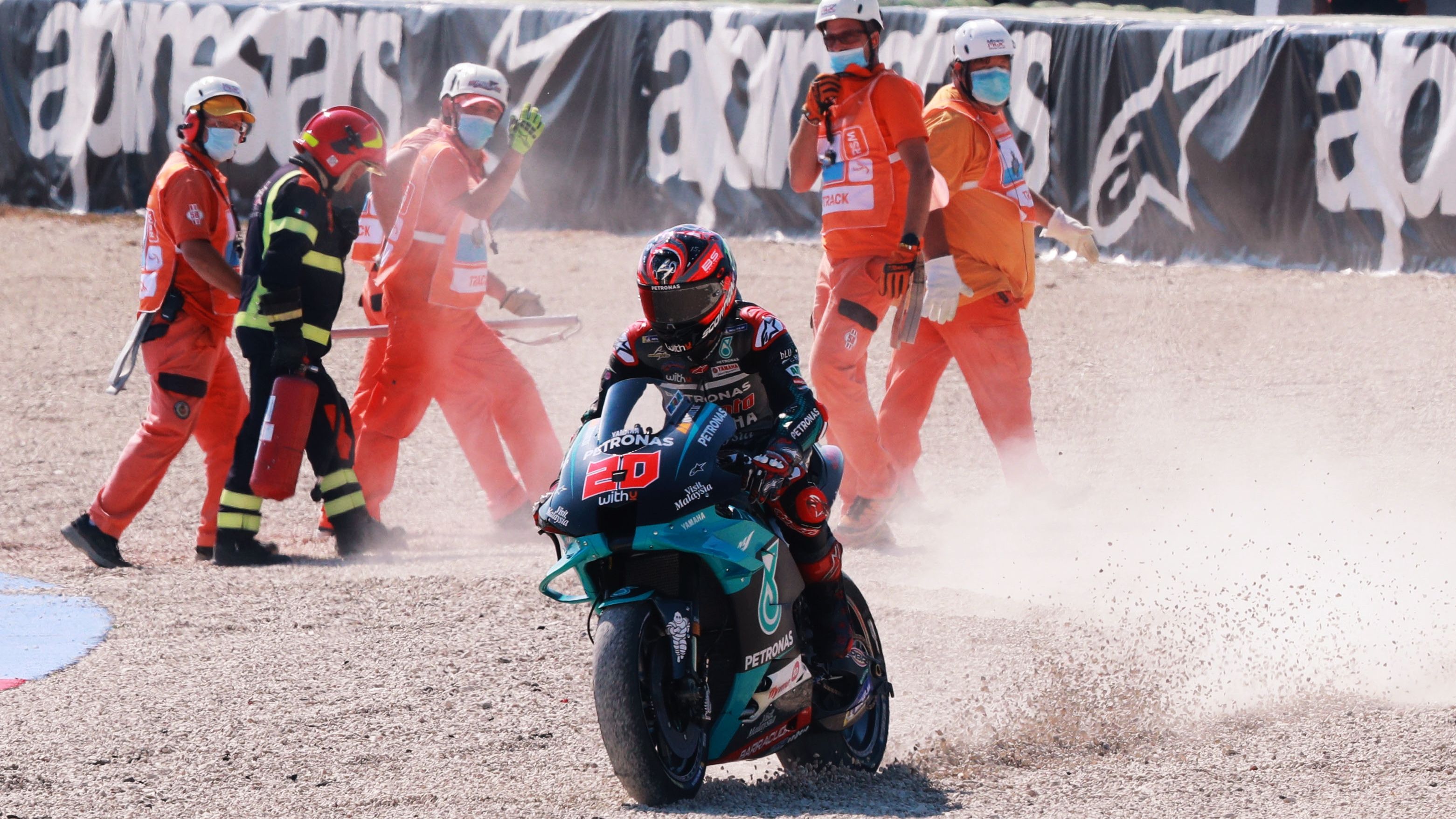 Fabio Quartararo se reintegra a carrera después de su caída