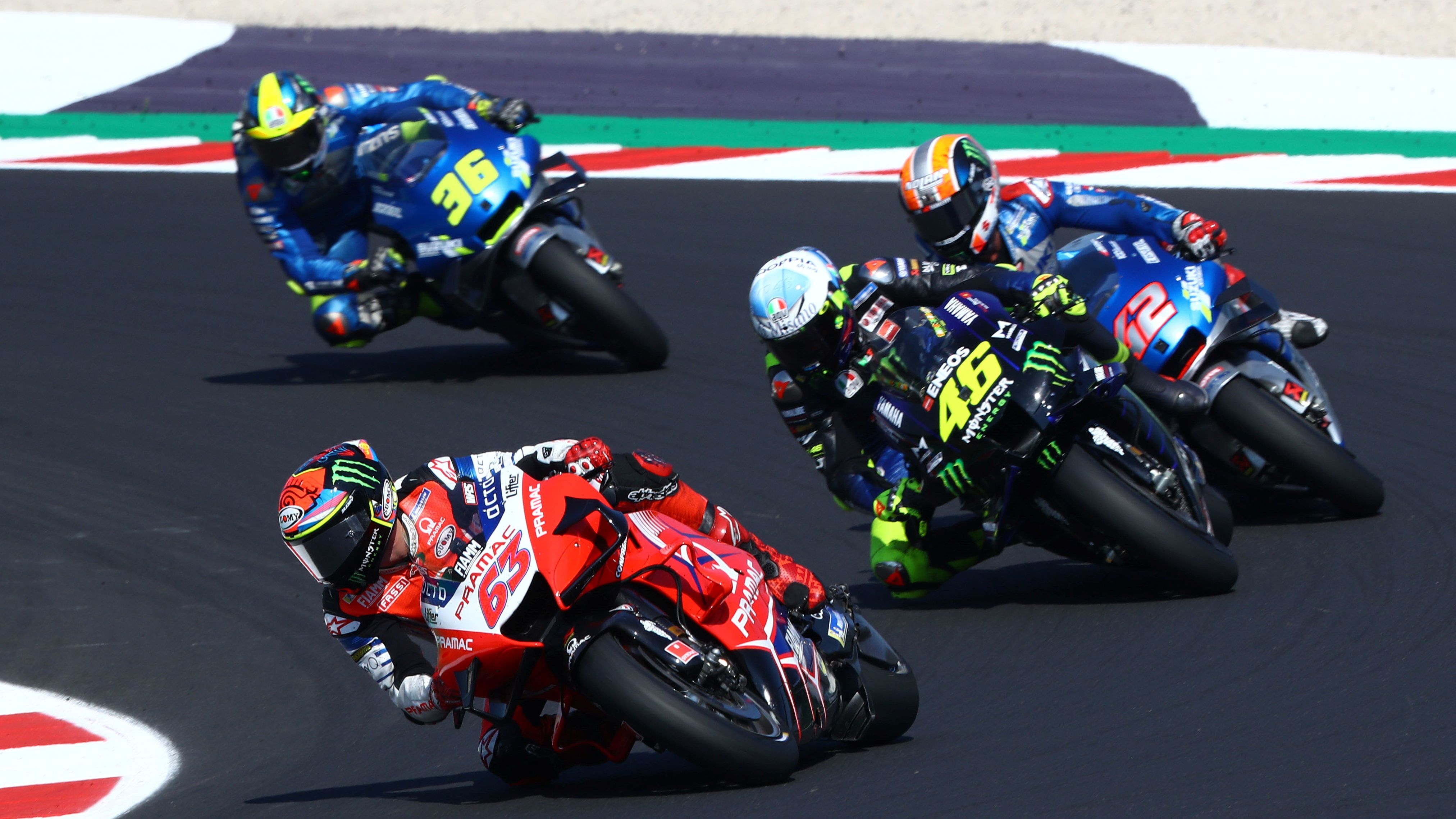 La lucha por el segundo puesto entre Pecco Bagnaia, Valentino Rossi, Álex Rins y Joan Mir