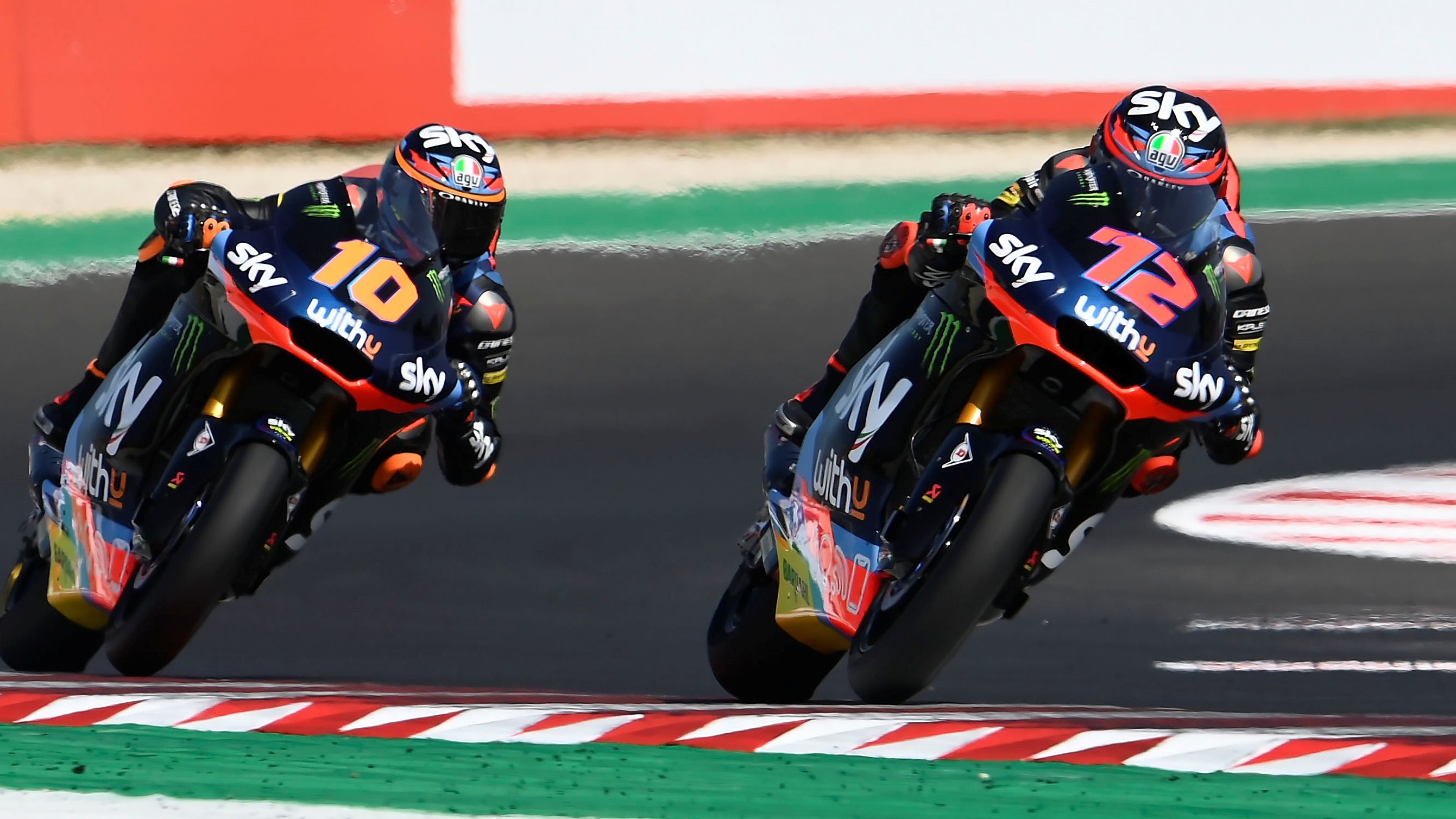 Marco Bezzecchi llegó a ponerse en cabeza ante Luca Marini
