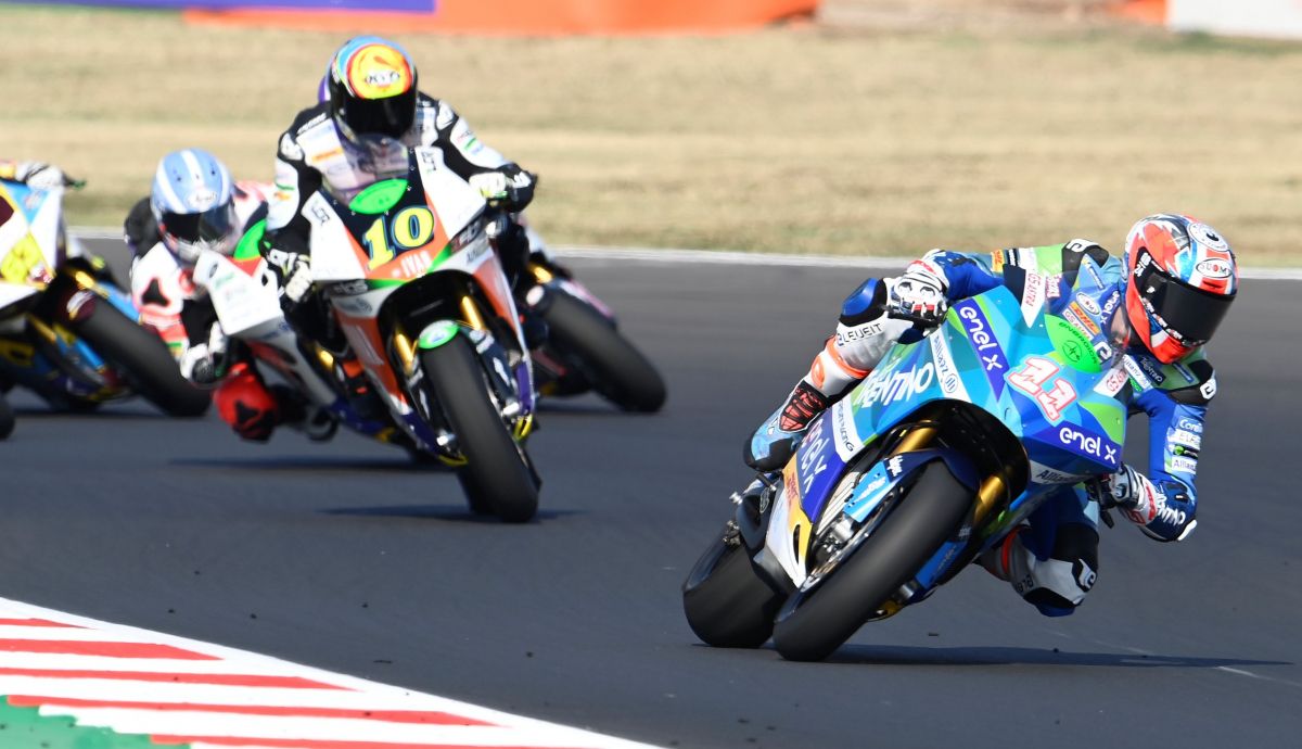 Matteo Ferrari logró escaparse de Xavier Simeon para ganar Matteo Ferrari logró escaparse de Xavier Simeon para ganar