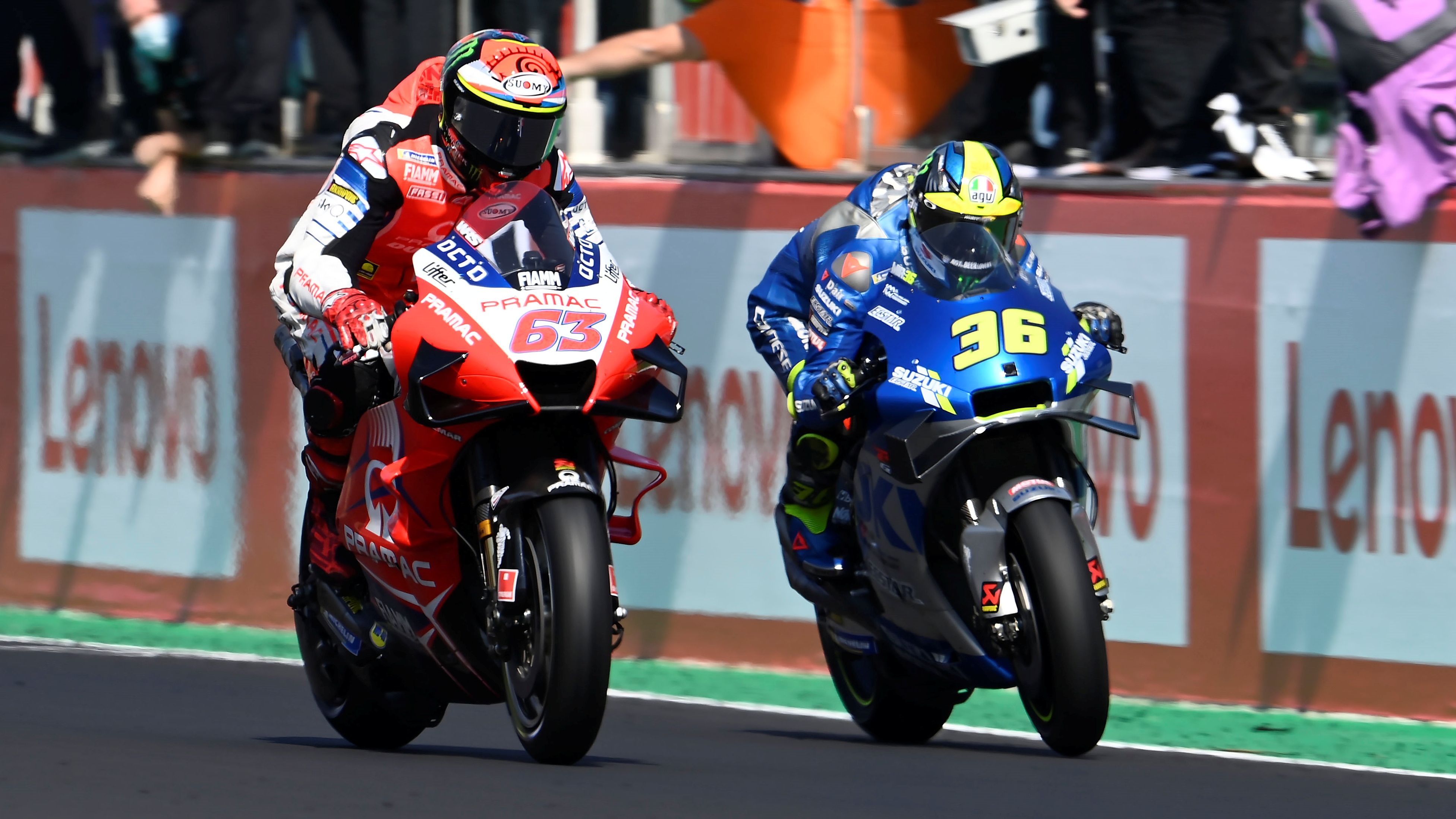 Pecco Bagnaia y Joan Mir subieron al cajón