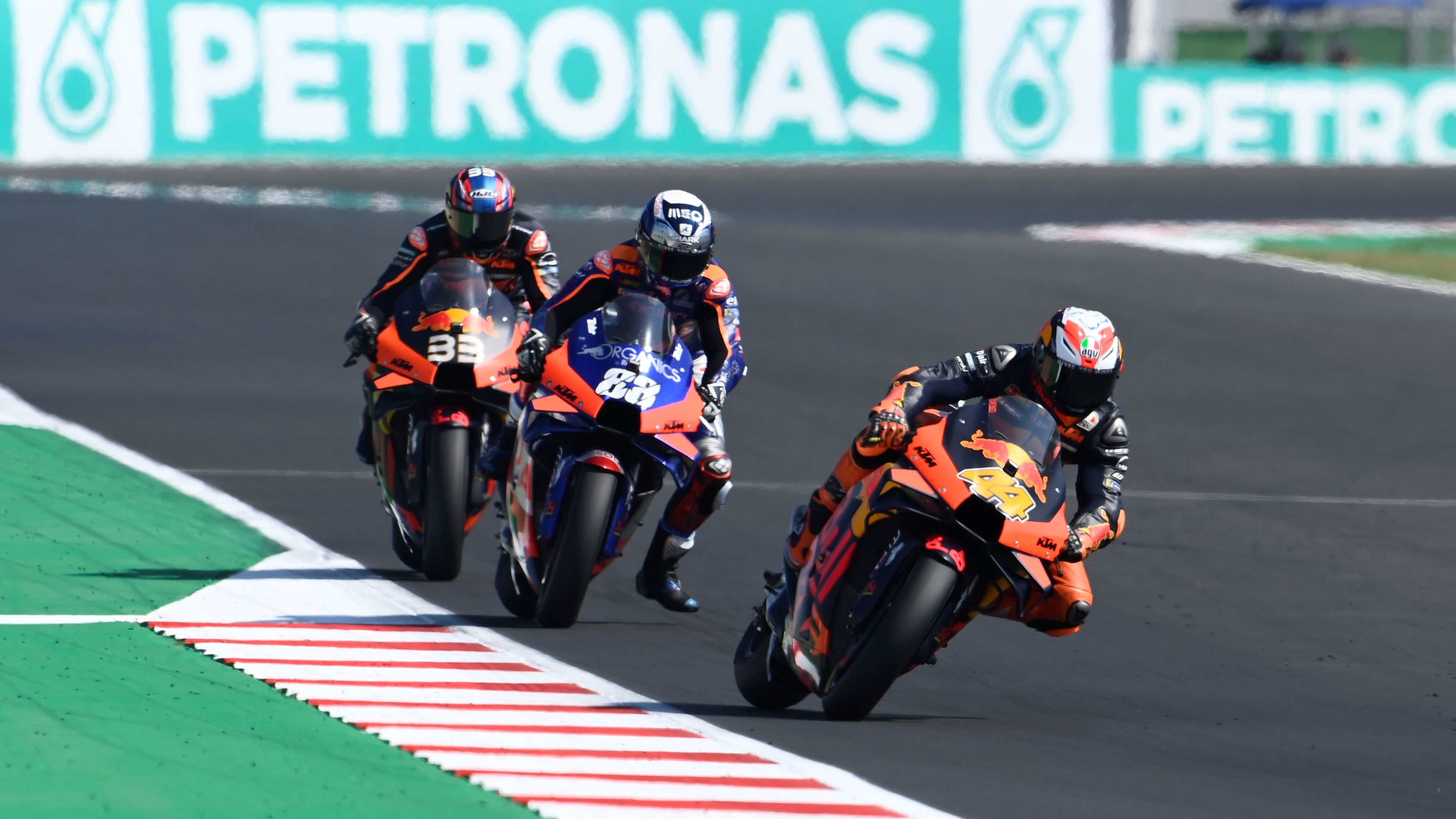 Pol Espargaró ganó la lucha de las KTM a Miguel Oliveira y Brad Binder